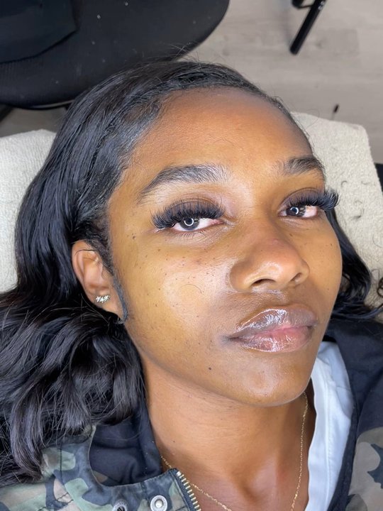 Divineelashess - Natural Volume Set - Eyelash Service Near Me