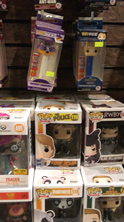 Hot Topic - Accessories Near Me - Northridge, California