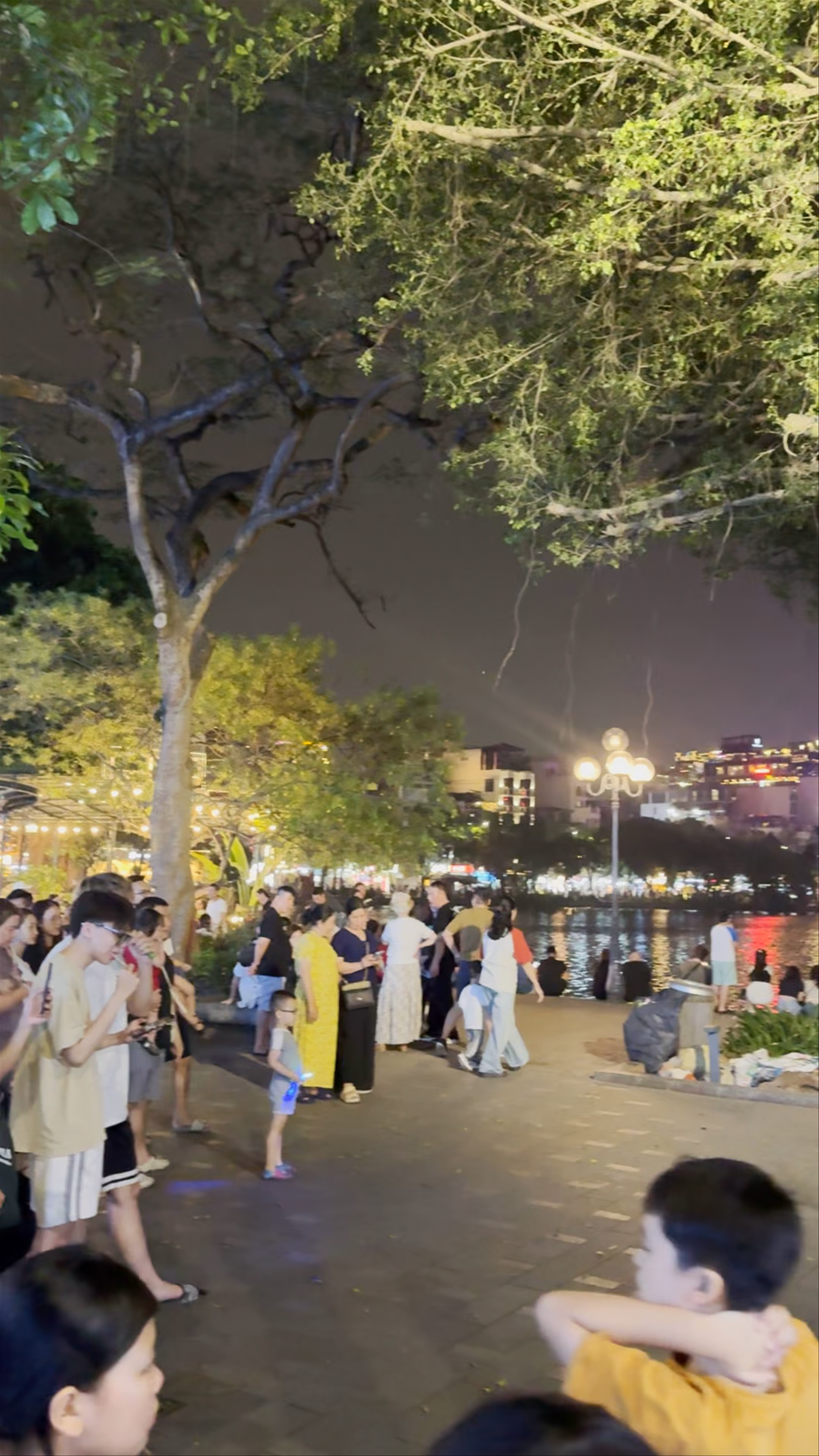 Hoàn Kiếm Lake