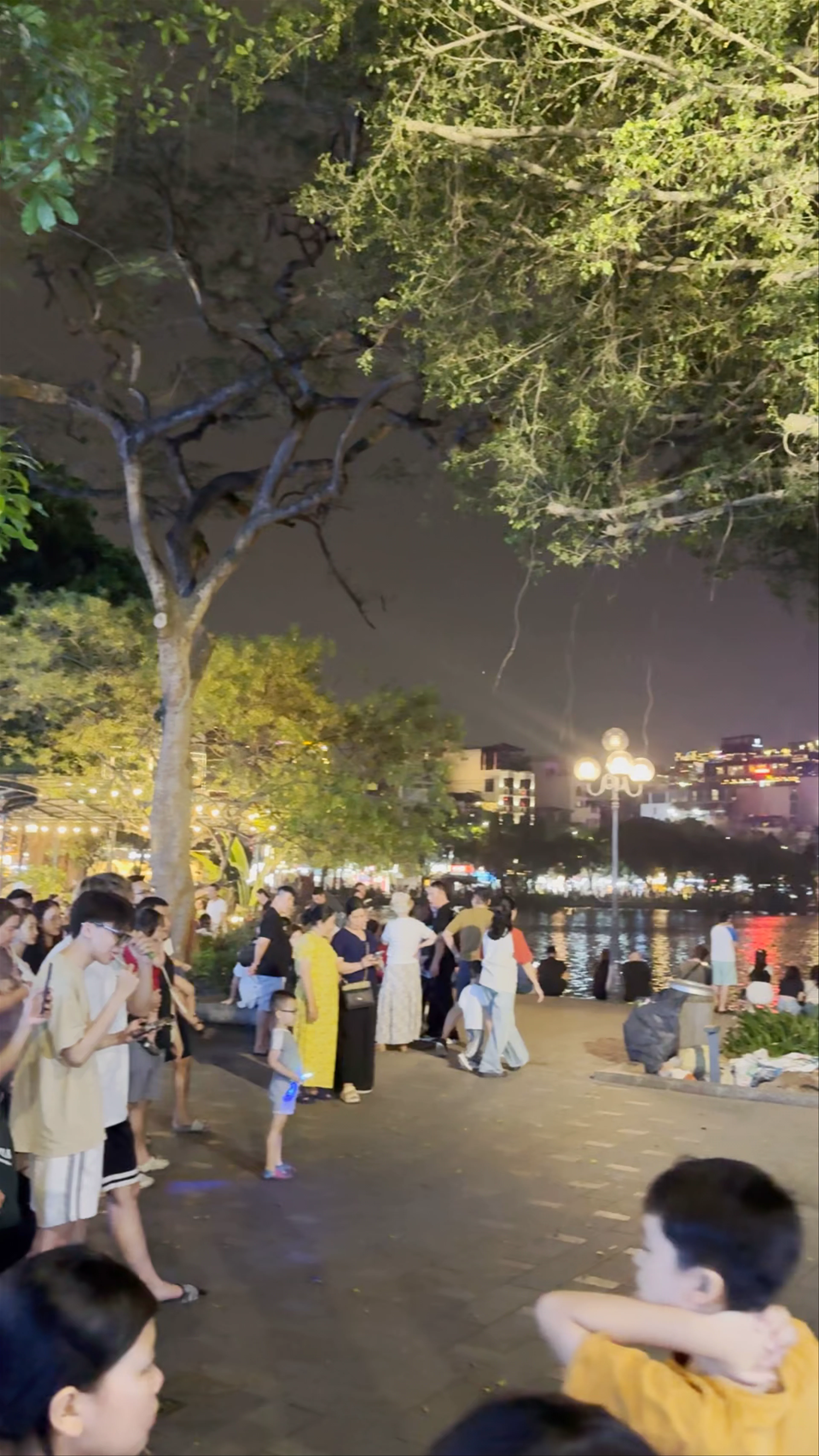 Hoàn Kiếm Lake