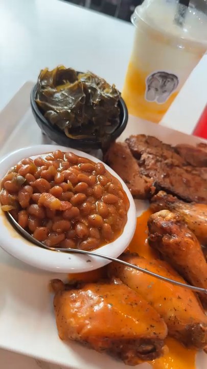 Meto Pub - I got the Signature Combo Plate (2 Meats) I choice the Signature Beef Briskett and the smoked buffalo wings , yummy - Barbeque Near Me - Tega Cay, South Carolina