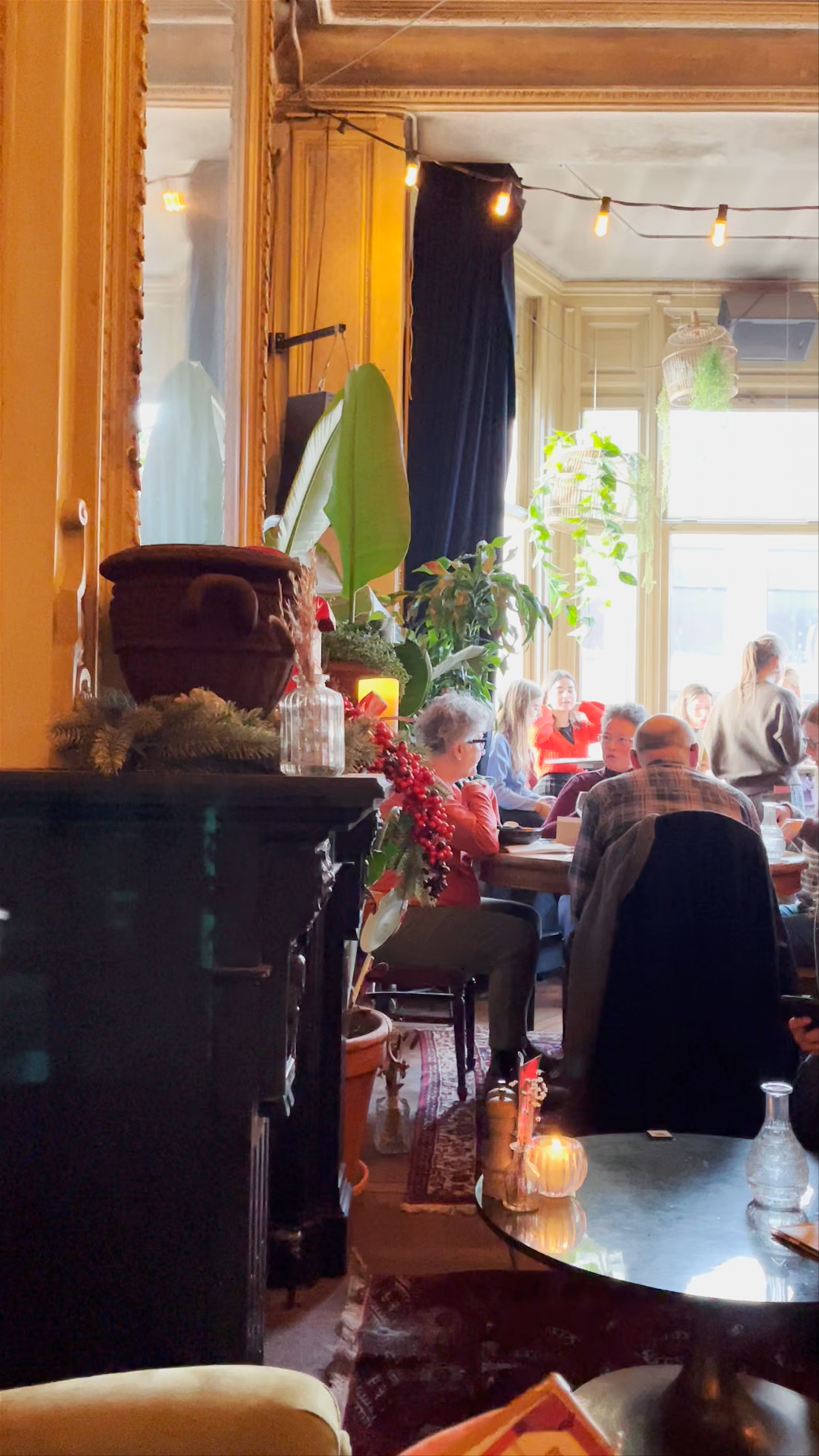 Cozy Vintage Vibes at Paco Ciao Cafe in Leiden