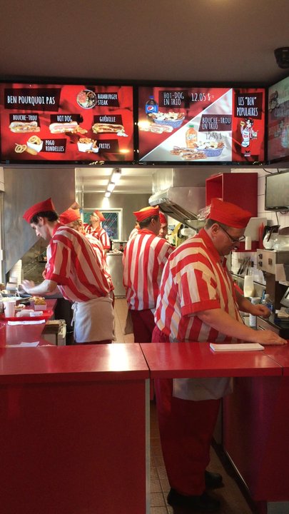 Cantine Chez Ben - Chez Ben La Bedaine Team in action! - Hot Dogs Near Me - Granby, Quebec