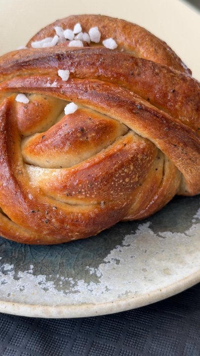 Play - Cardamom Pasty - Coffee & Tea Near Me - Laguna Beach, California