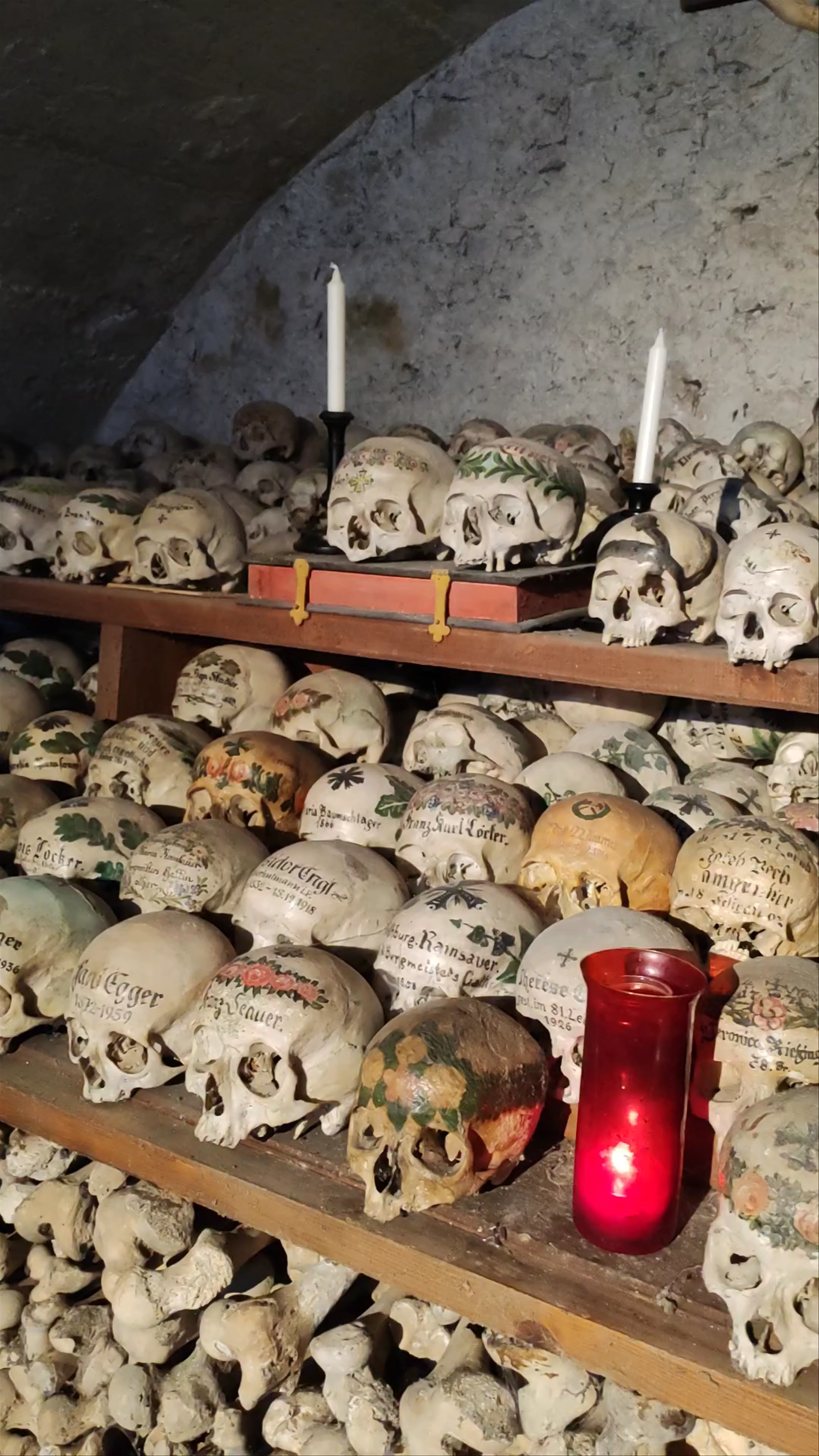Hallstatt Charnel House, Friedhof