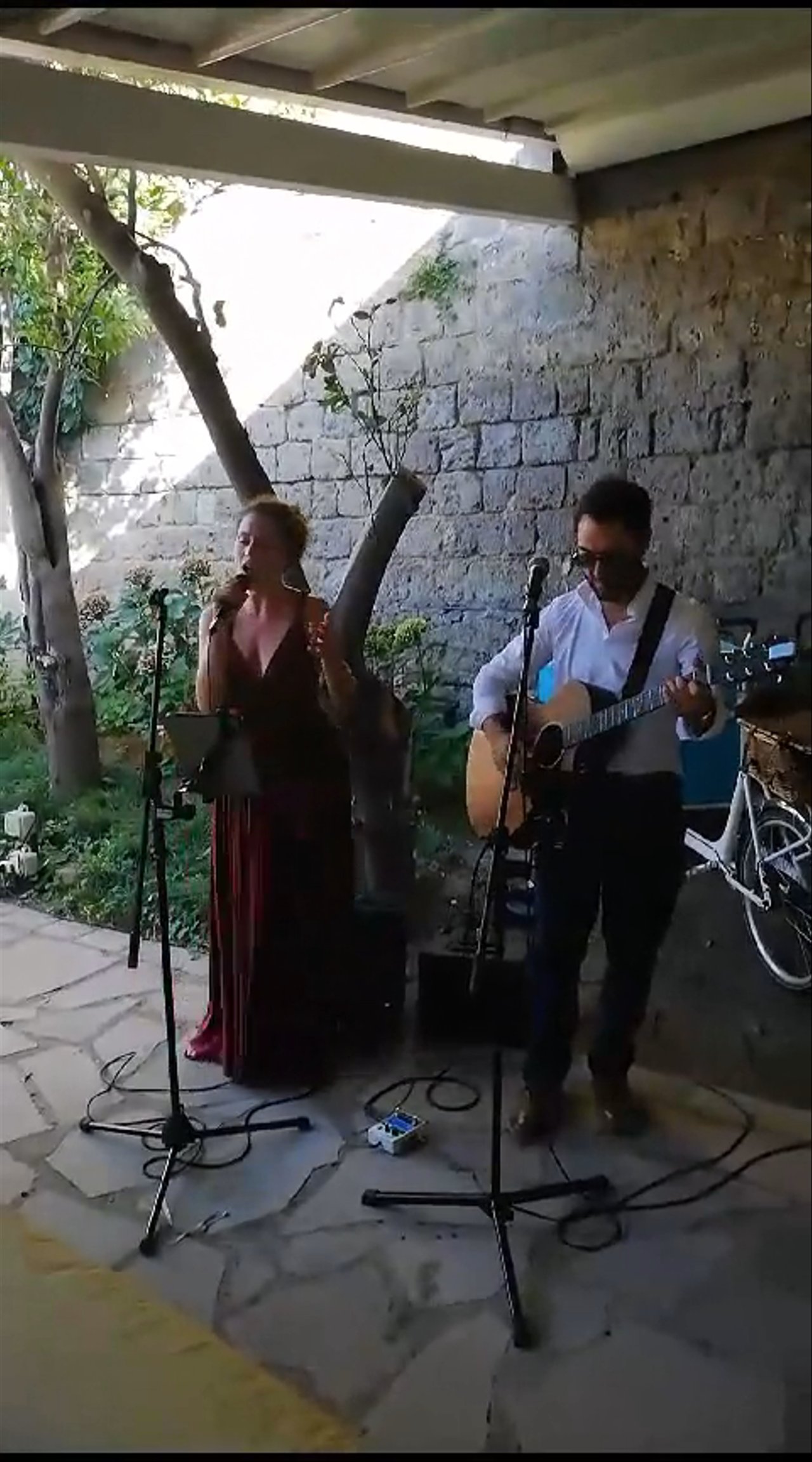 The Florence Acoustic Duo @ Hotel Mediterraneo Sorrento 2026 - video 5