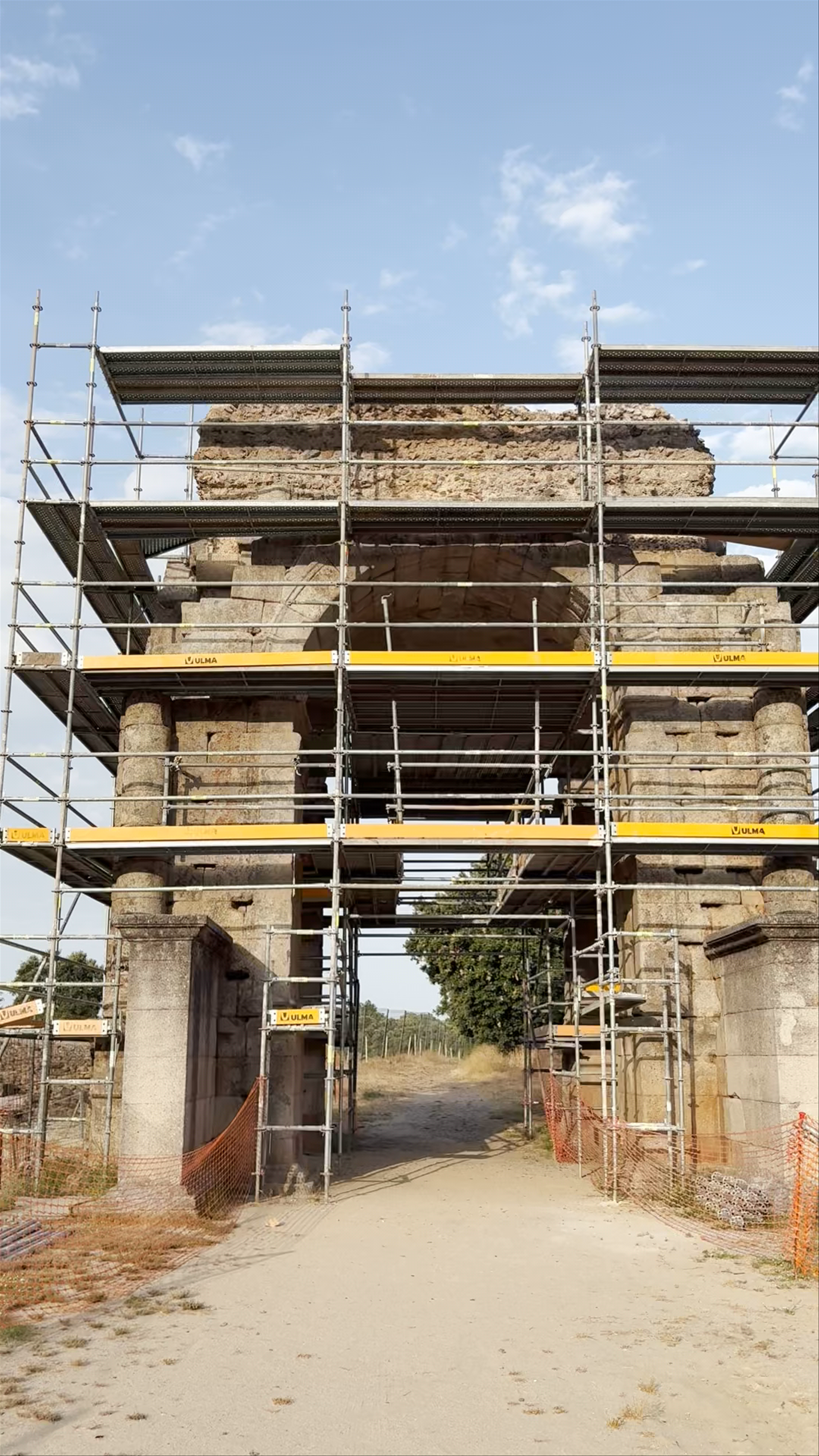 Historic Arco de Cáparra: Gateway to Ancient Roman Ruins in Spain