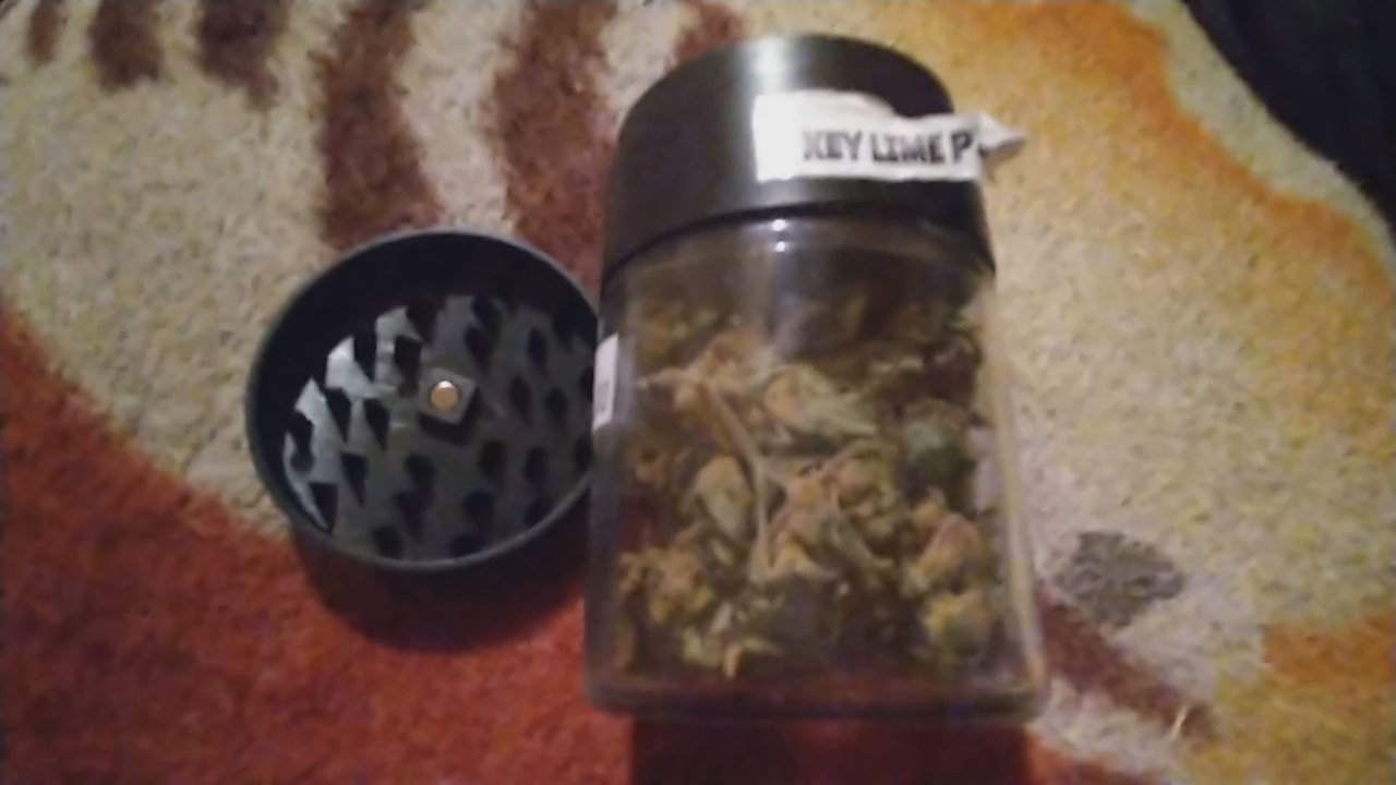 The Dandi Lion - Dude this awesome jar has a built in grinder! $20 w 7grams of CBD. - Vape Shops Near Me - Paducah, Kentucky