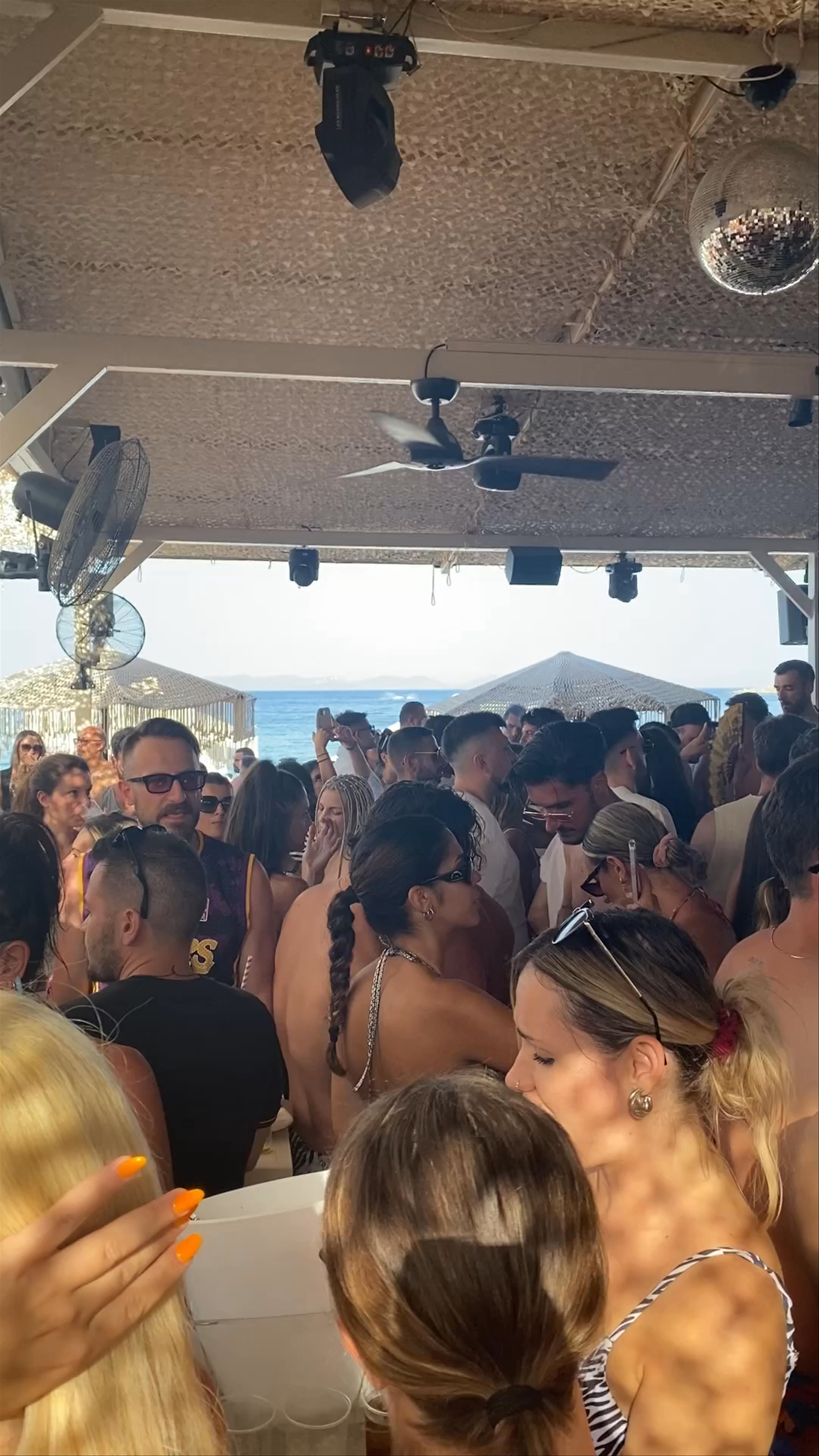 Leuki Ammos Beach bar