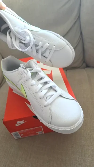 Nike Court Royale