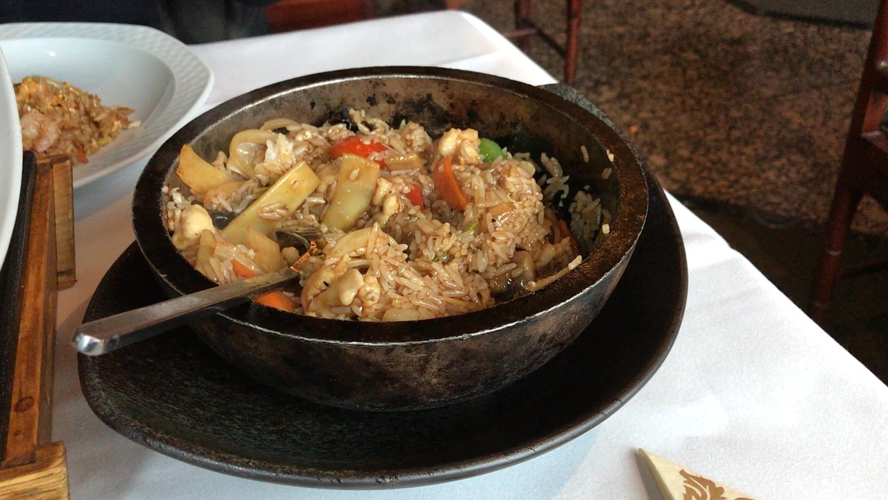 Gourmet Tempel - "Stein Reis" ist Reis serviert im heißen Stein - Chinese Near Me - Nuremberg, BY