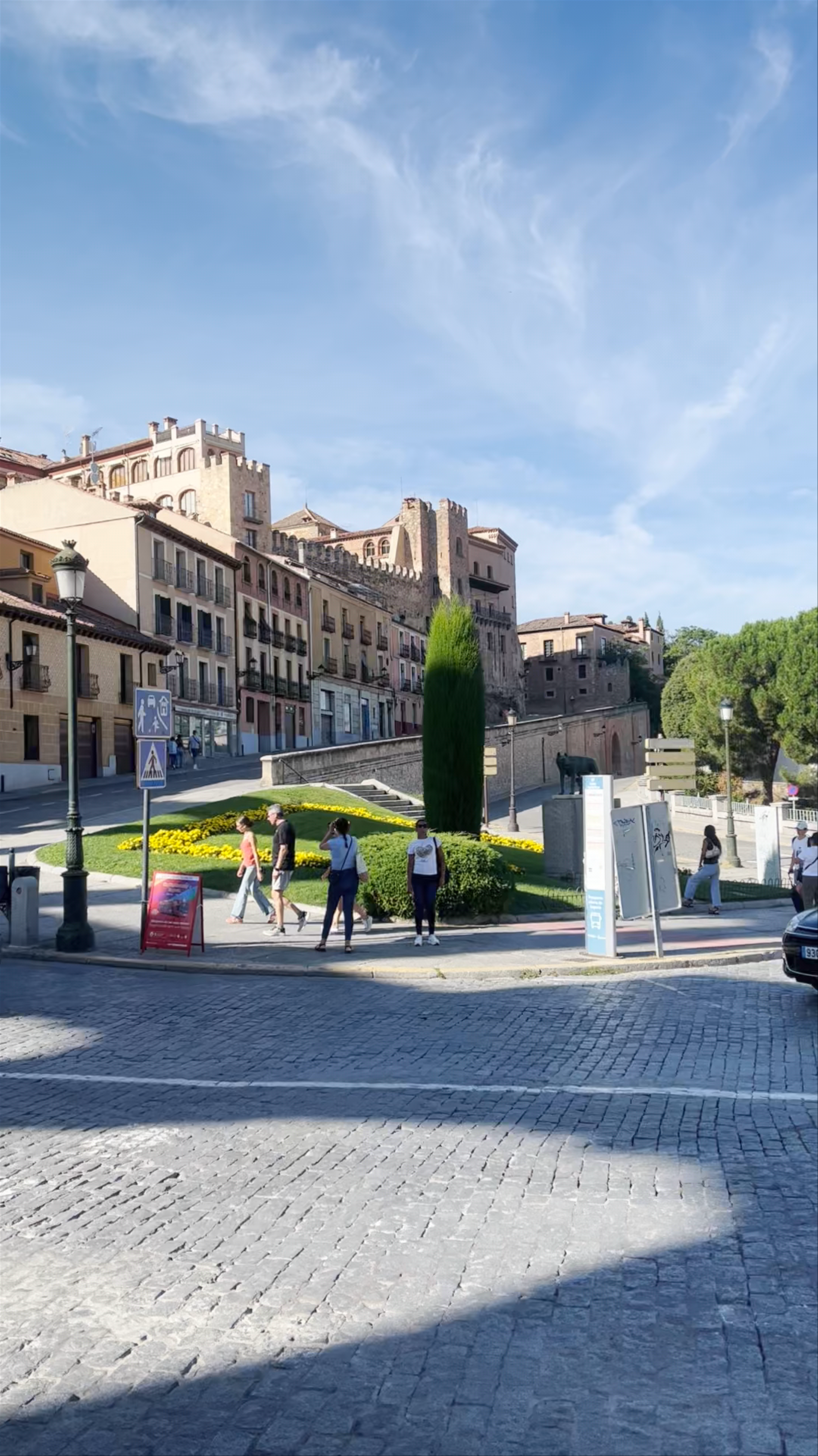 Acueducto de Segovia: Majestic Roman Aqueduct in Segovia, Spain