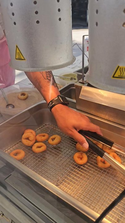 Mav’s Mini Donuts - Making that cinnamon sugar good good. - Donuts Near Me - Kapolei, Hawaii