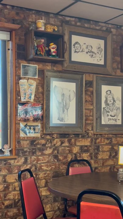 Angie's Circus City Diner - Diners Near Me - Hugo, Oklahoma