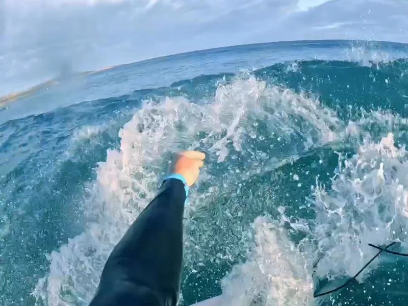 Skywatch - men’s surf to dive