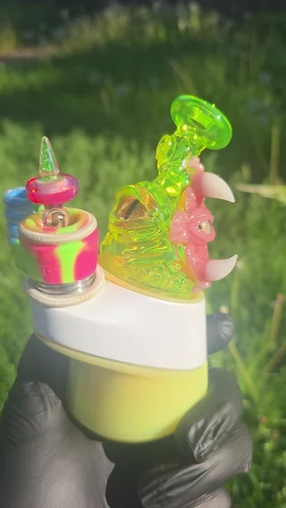 Preview pic of Sandalz Glass Parasite