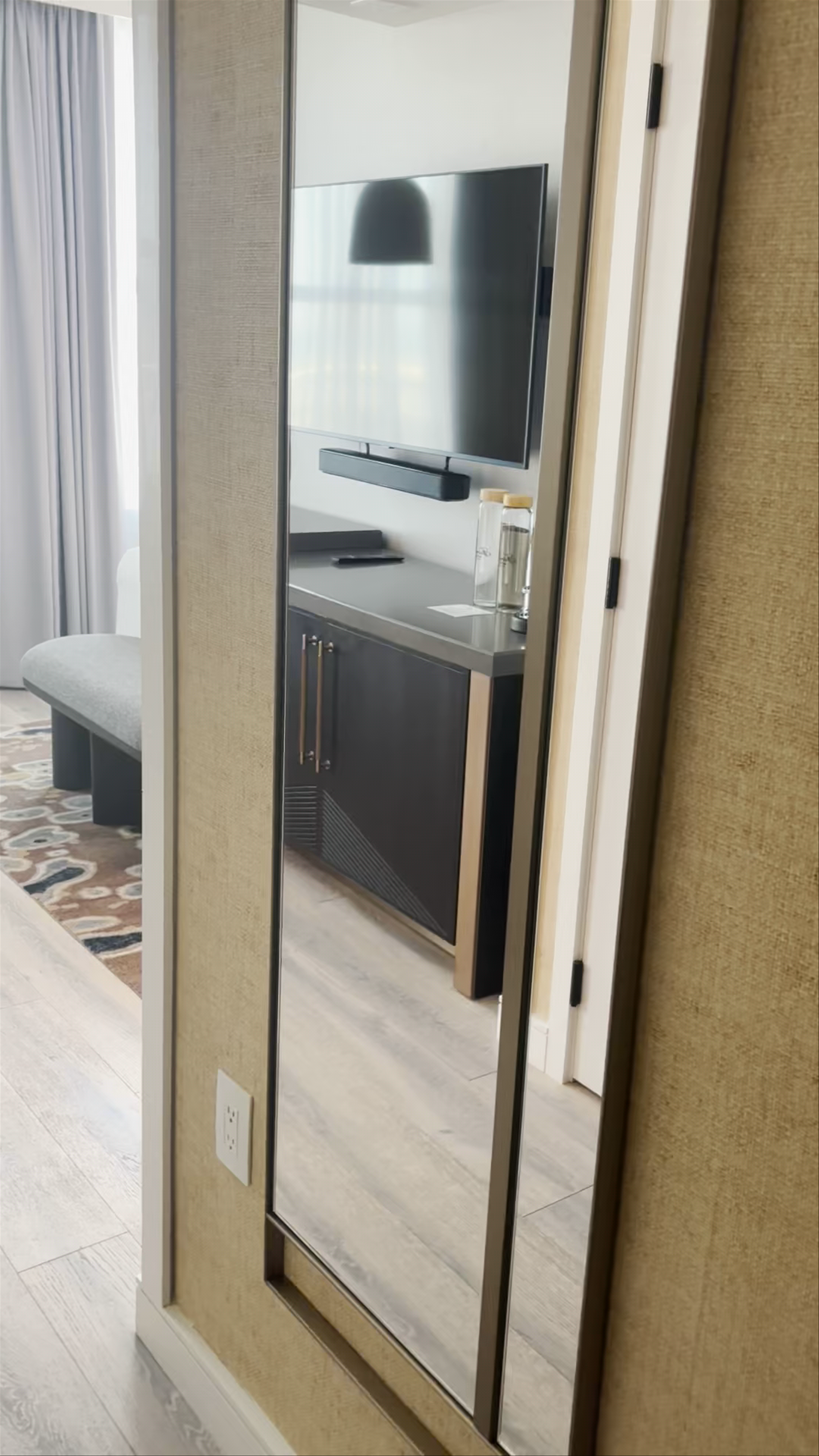 Serene Modern Elegance: Fairmont Breakers Suite in Long Beach