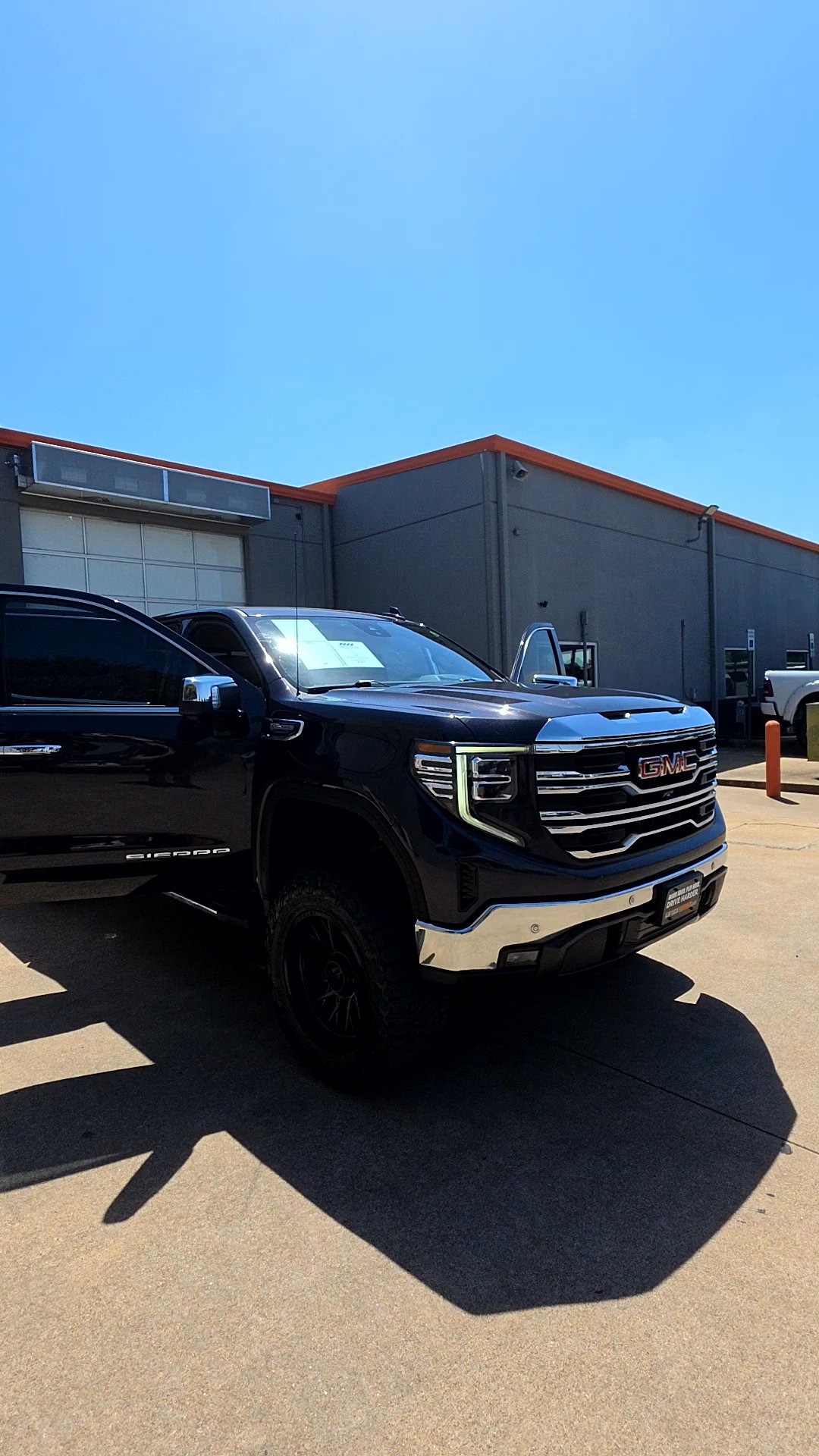 Lifted Trucks - #TX11014 - 2022 GMC Sierra 1500 SLT Crew Cab
