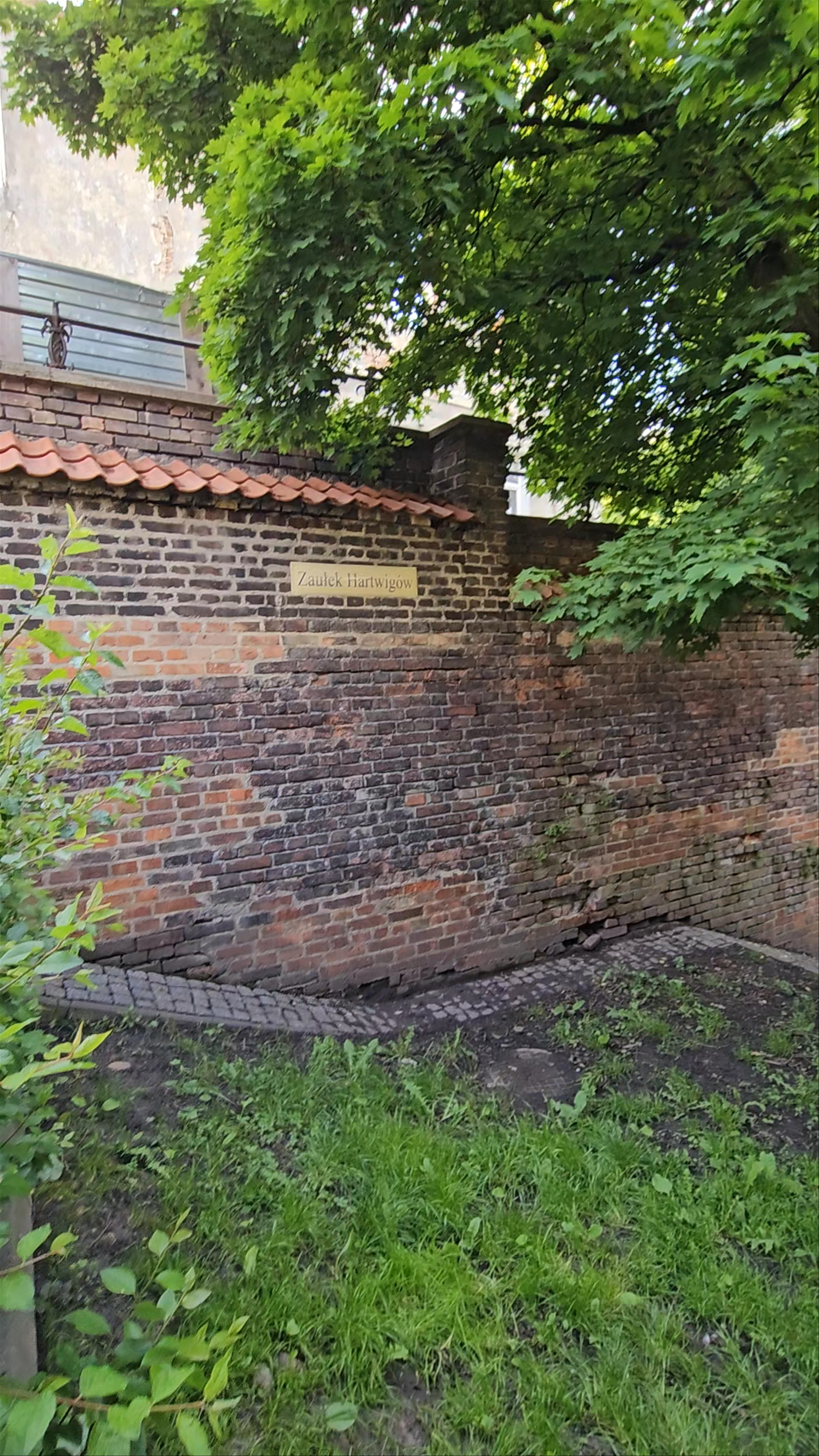 Zaułek Hartwigów: A Tranquil Historic Alley in Lublin