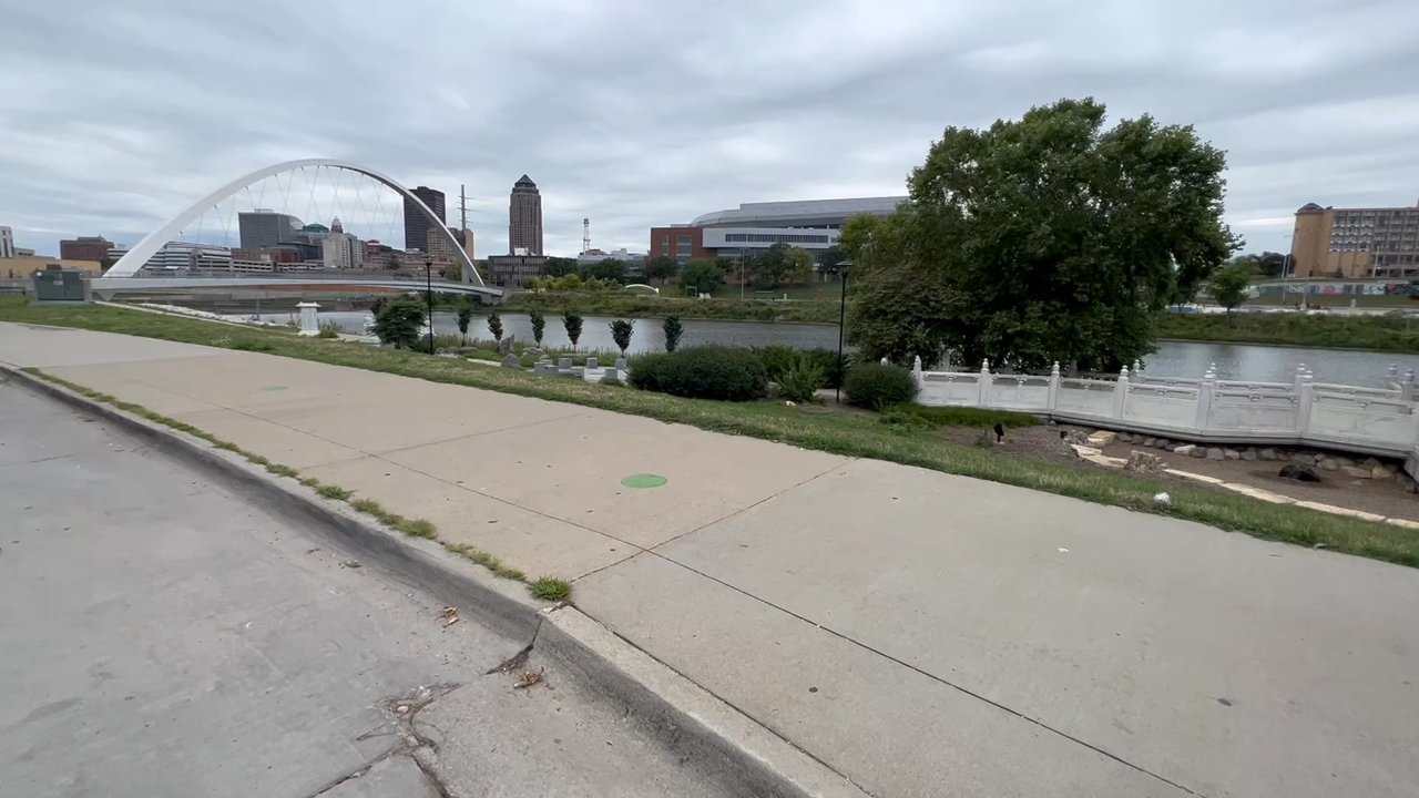 Principal Riverwalk - Great Place to ride a  bike  or walk. Also enjoy a nice  picnic and with a nice view  to take some pictures . - Parks Near Me - Des Moines, Iowa