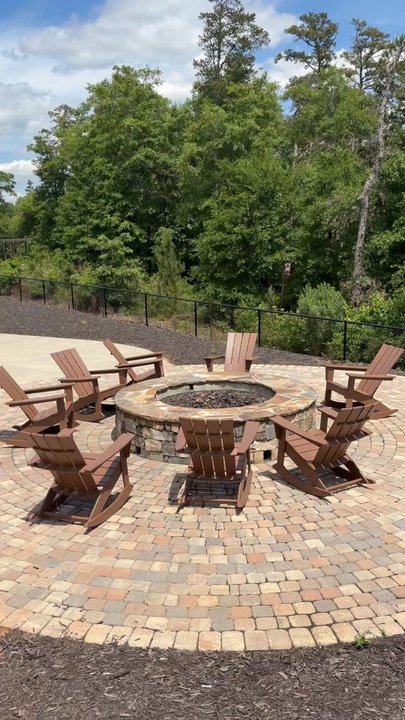 Lakeside Lodge Clemson - Beautiful scenery at this restaurant with patio seating - Resorts Near Me - Seneca, South Carolina