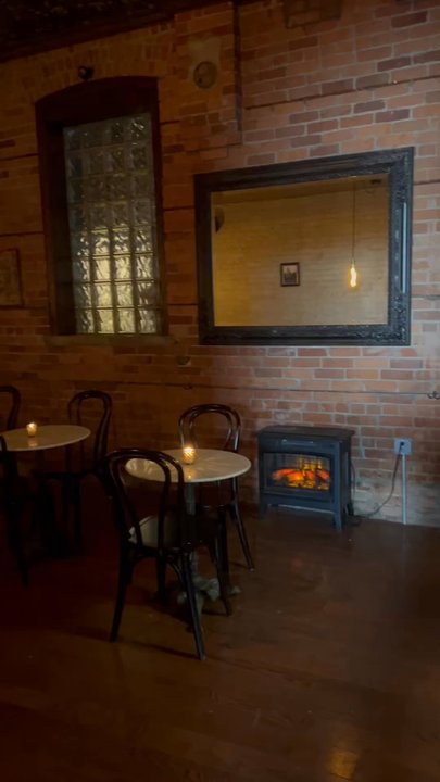 Kiesling - Lovely little room - Cocktail Bars Near Me - Detroit, Michigan