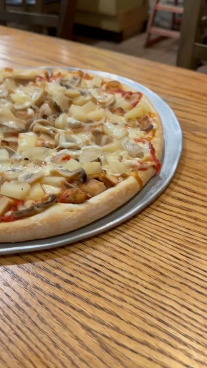 Enzo's Pizzeria - Pineapple, Onion, Mushroom, Chicken Pizza - Italian Near Me - Ozone Park, New York