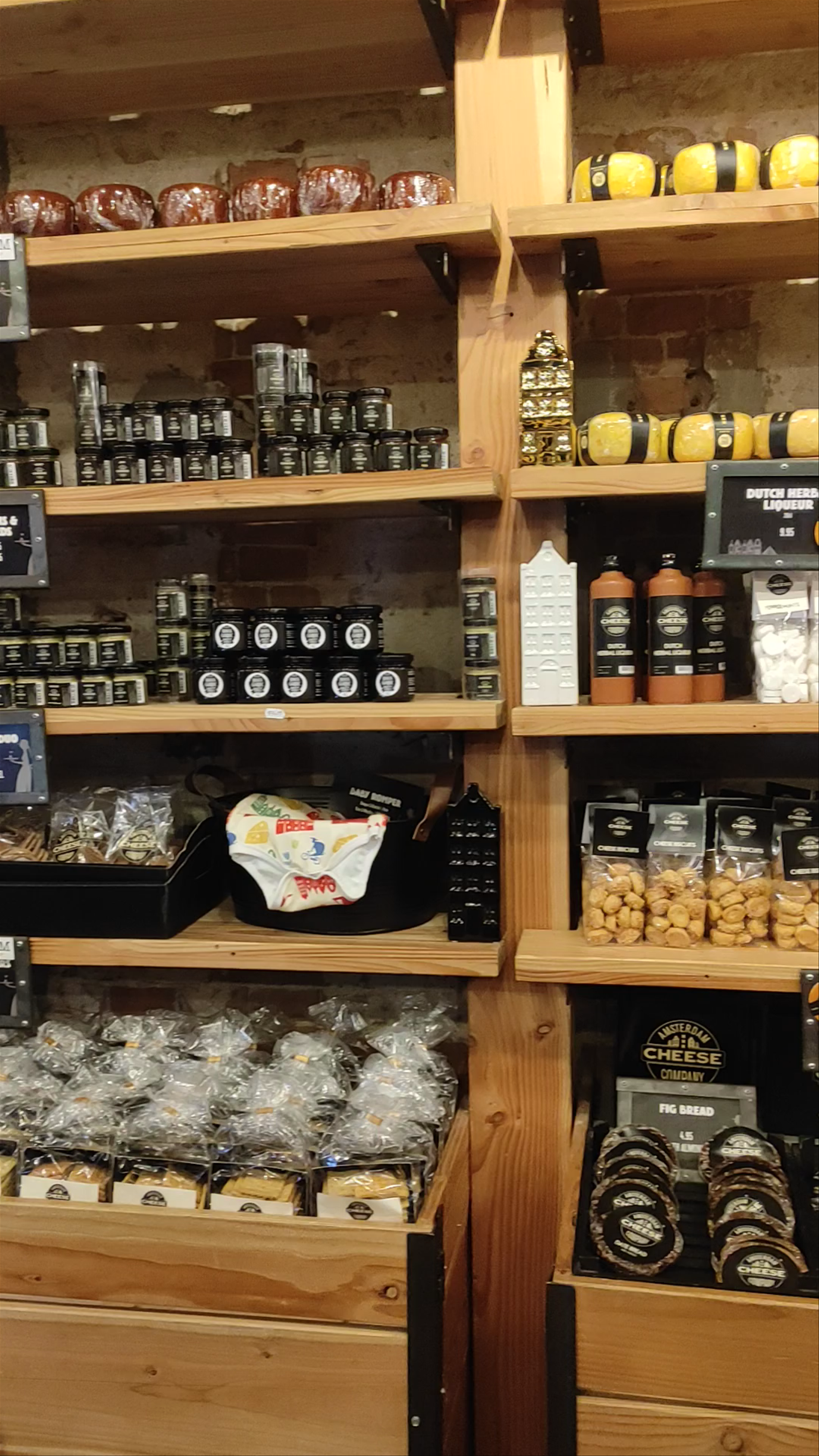 Amsterdam Cheese Company: A Flavorful Journey Through Dutch Cheese Traditions