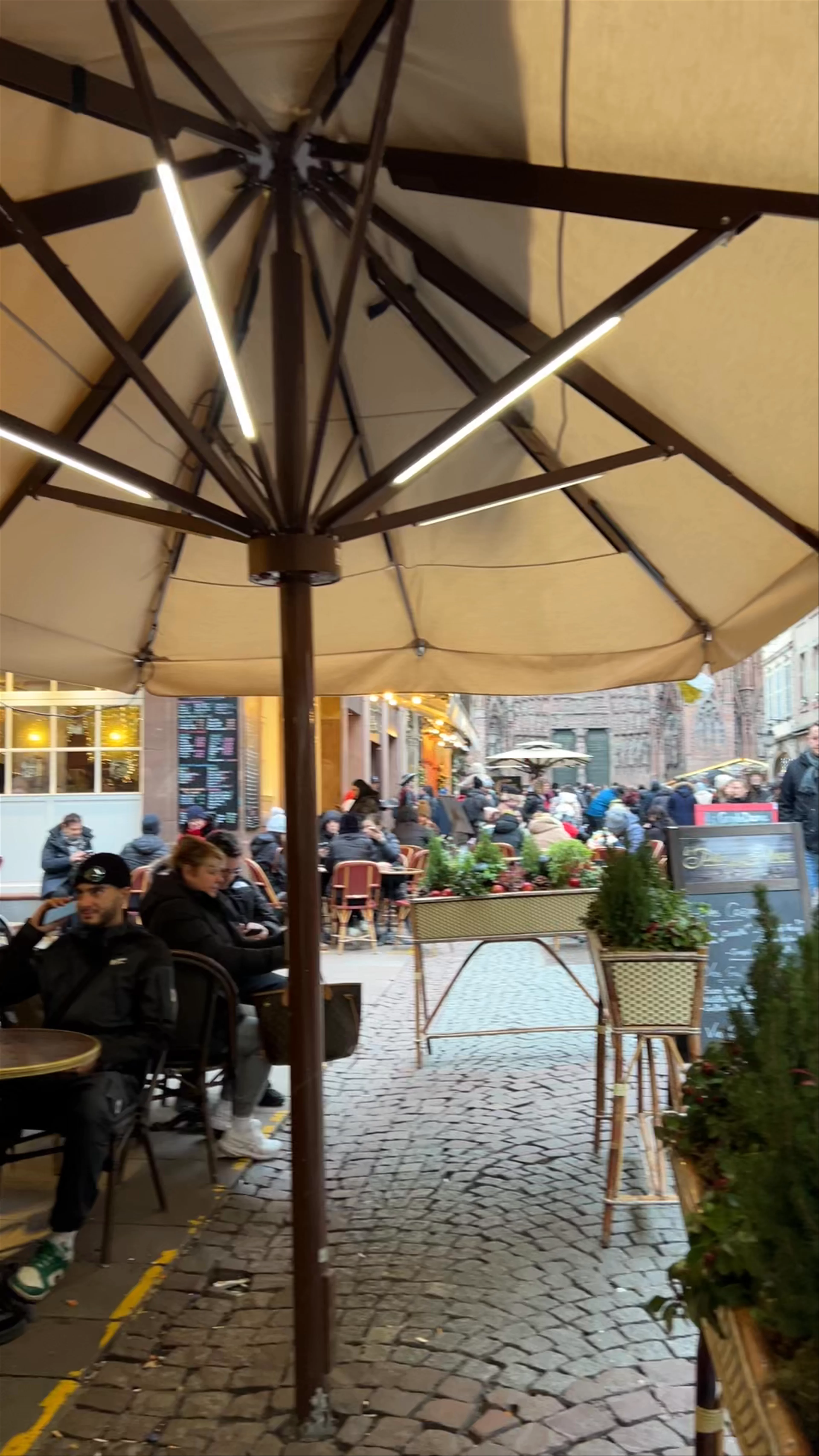 Le Pilier des Anges, Rue Mercière
