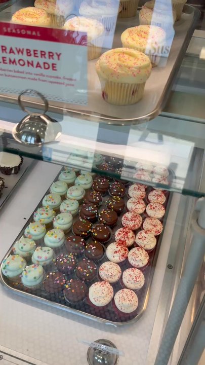 SusieCakes - Bakeries Near Me - Long Beach, California