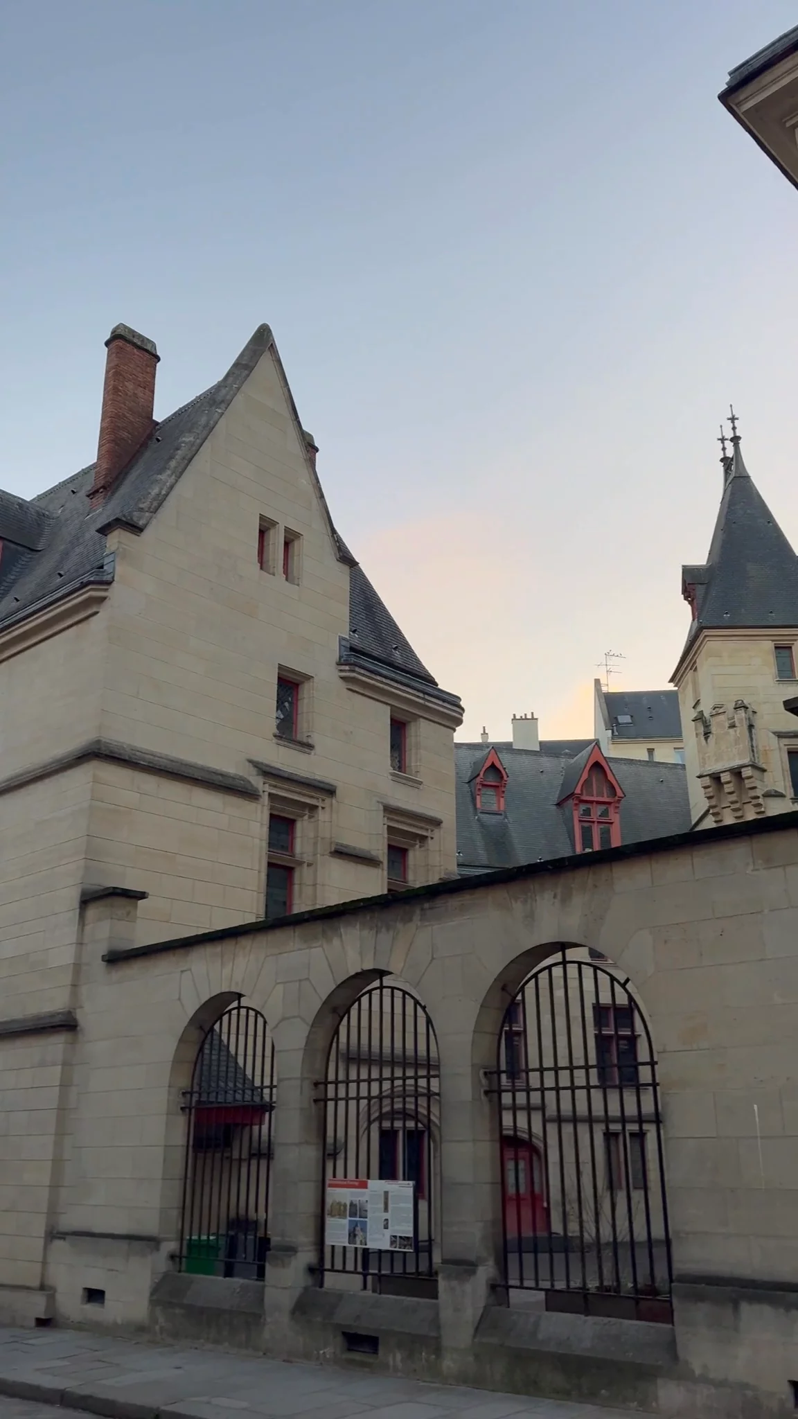 🏰 Medieval Streets & Hidden Squares