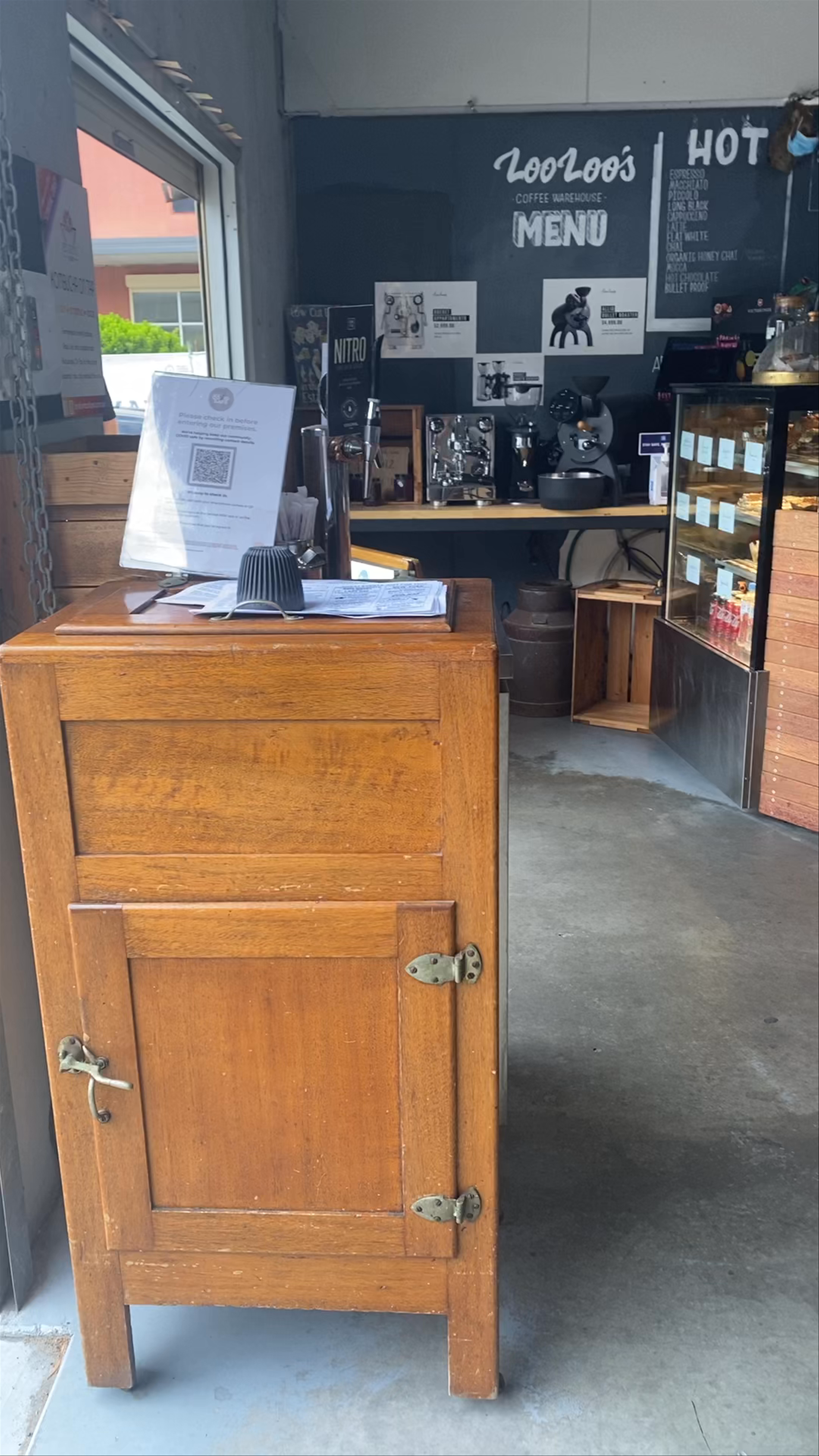LooLoo's Coffee Warehouse: Cozy Artisan Cafe in Kincumber
