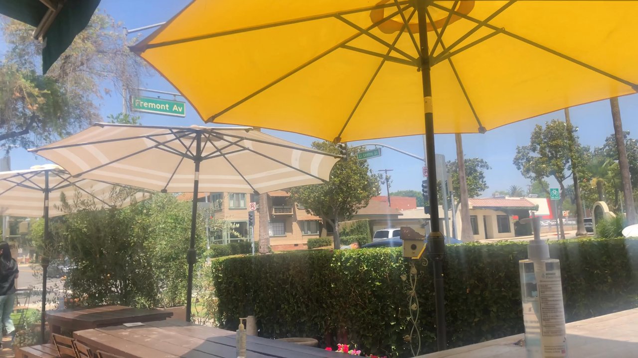 Piccadilly Grace - Beautiful area outside - Coffee & Tea Near Me - South Pasadena, California