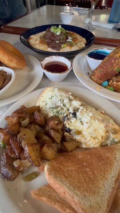 Wine Down Cafe - Wine Bars Near Me - Saint Louis, Missouri