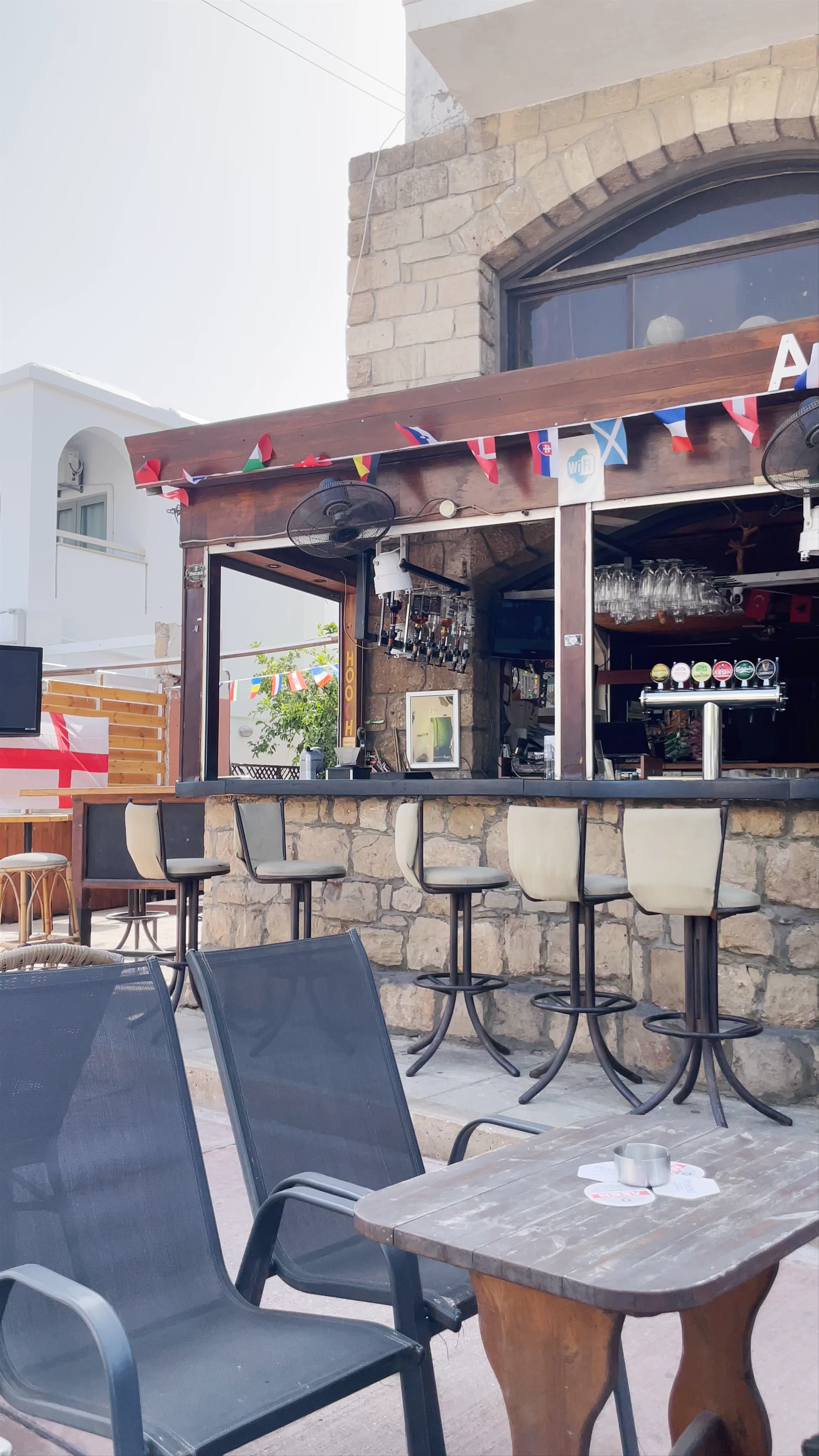 Aces Bar