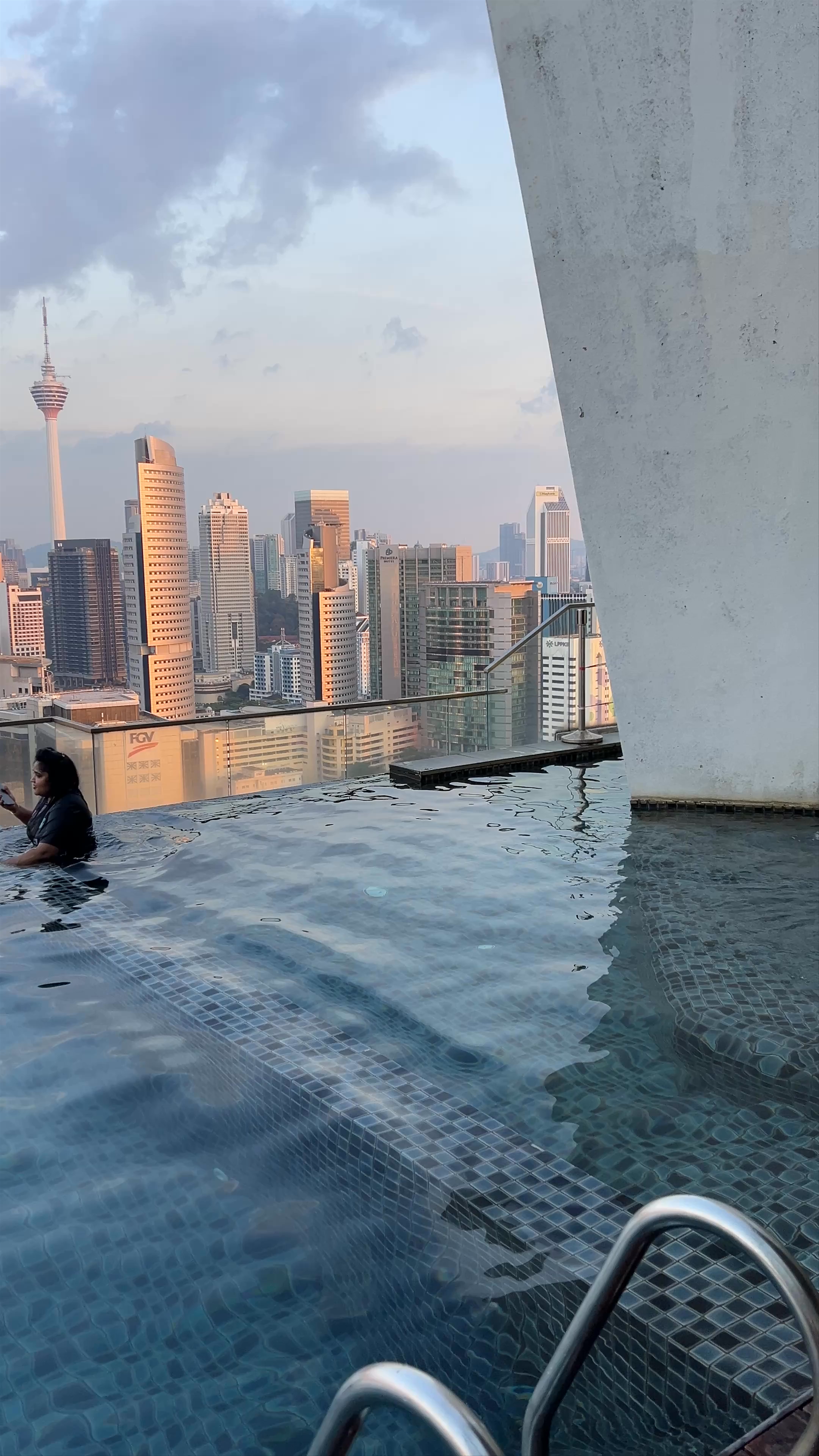 Regalia Residence The Sky Pool Suite