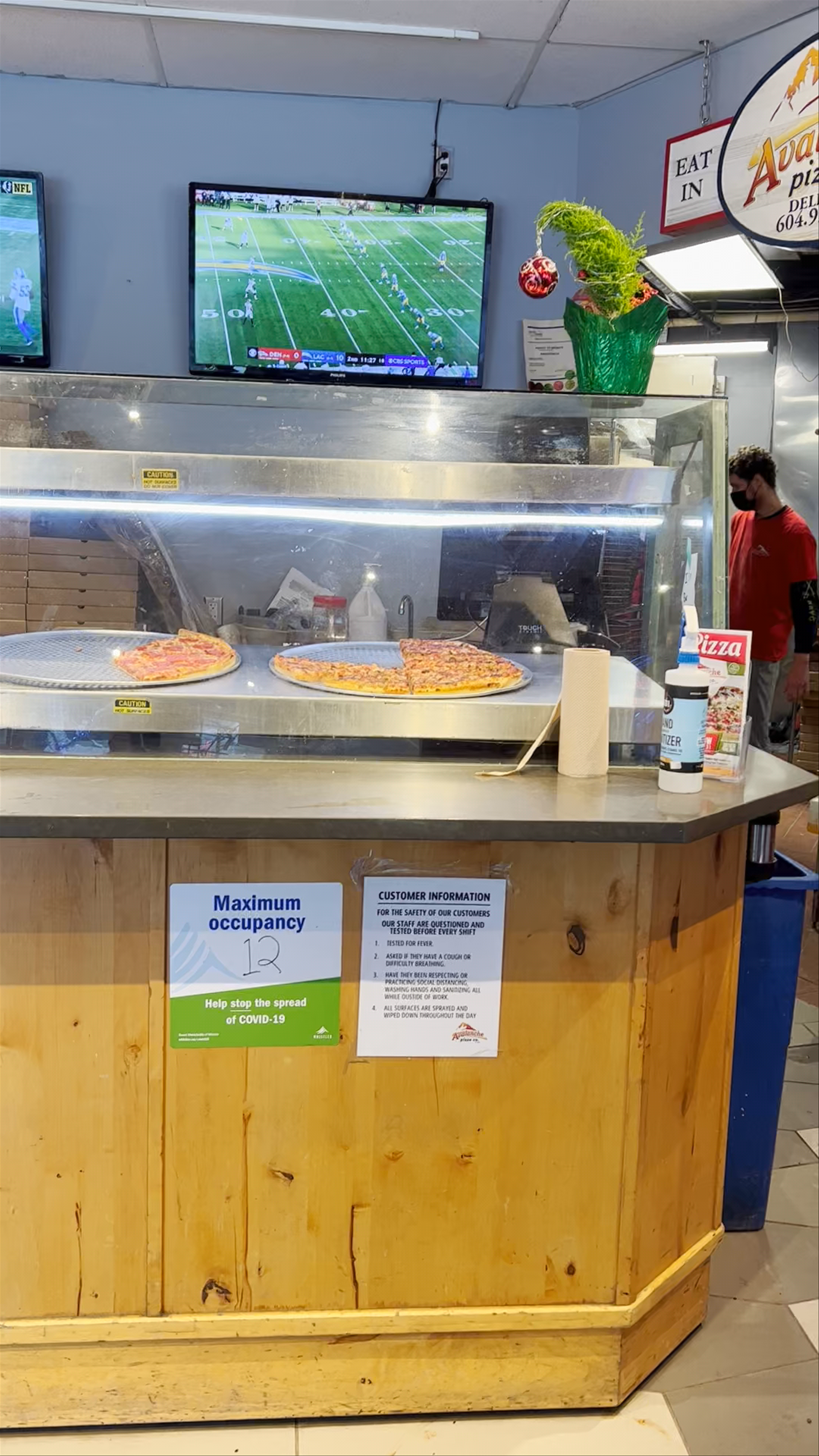 Avalanche Pizza: Cozy Local Eatery Experience in Whistler