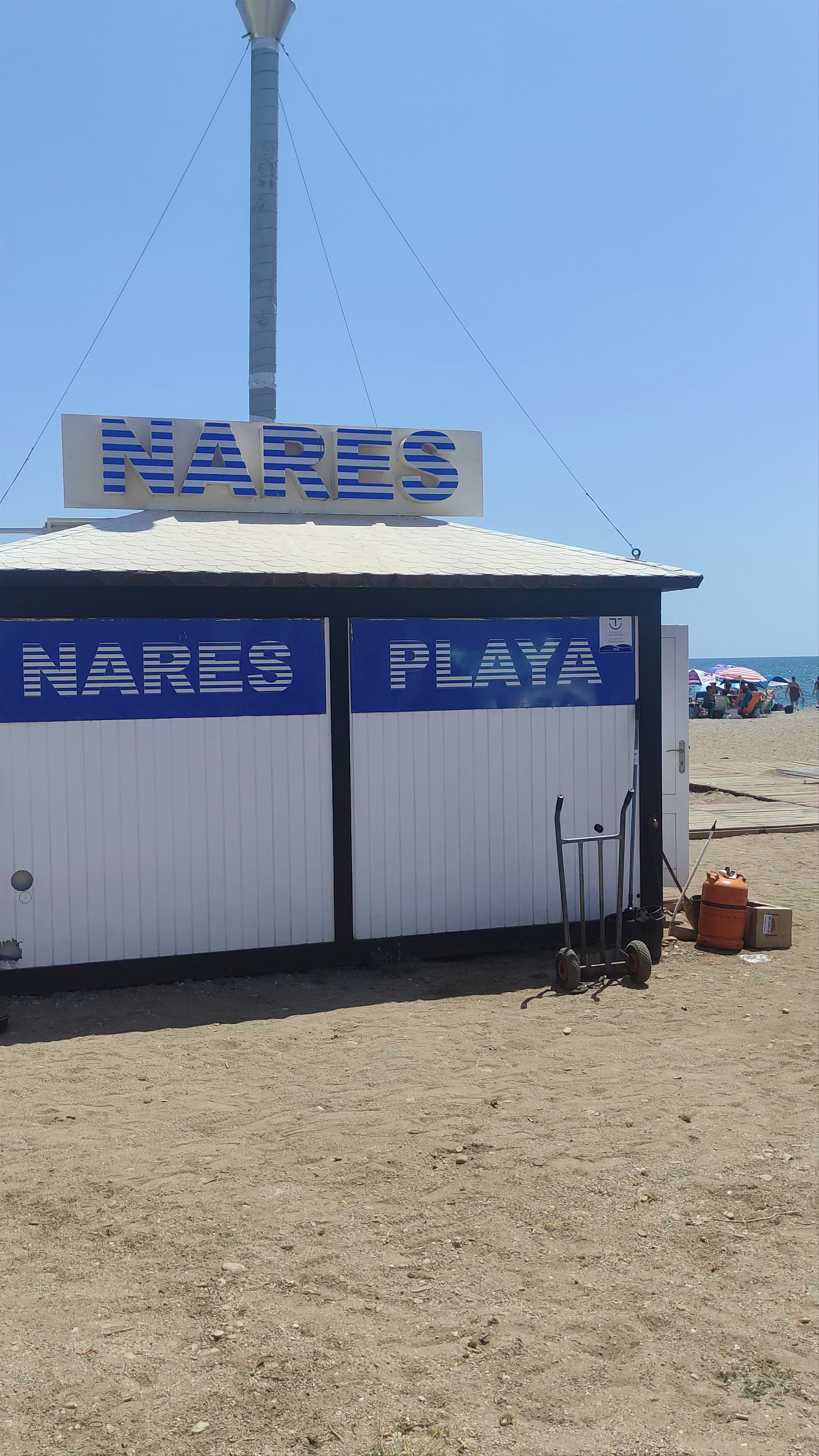 Chiringuito Nares: Vibrant Beachside Dining at Playa Grande, Spain