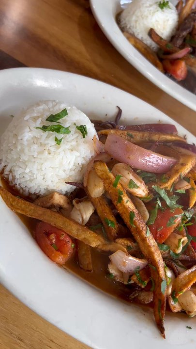 Lima Peruvian Restaurant - Seafood saltado - Peruvian Near Me - Beaverton, Oregon