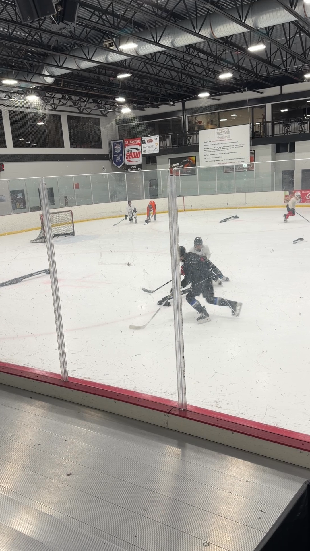 Cooper Linder: Mastering Puck Protection & Stickhandling Skills