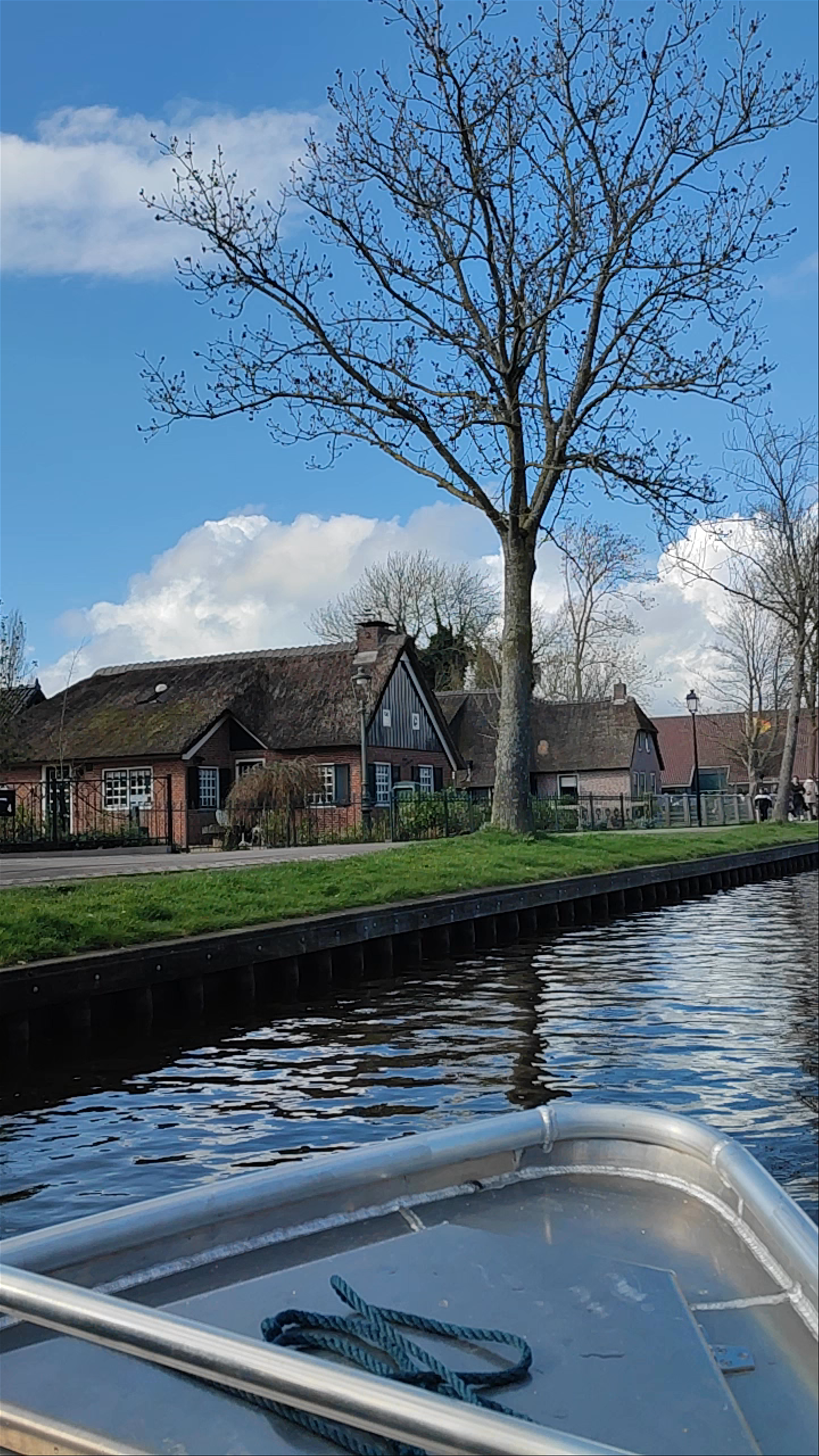 Giethoorn Eco Boat Rental & Tours