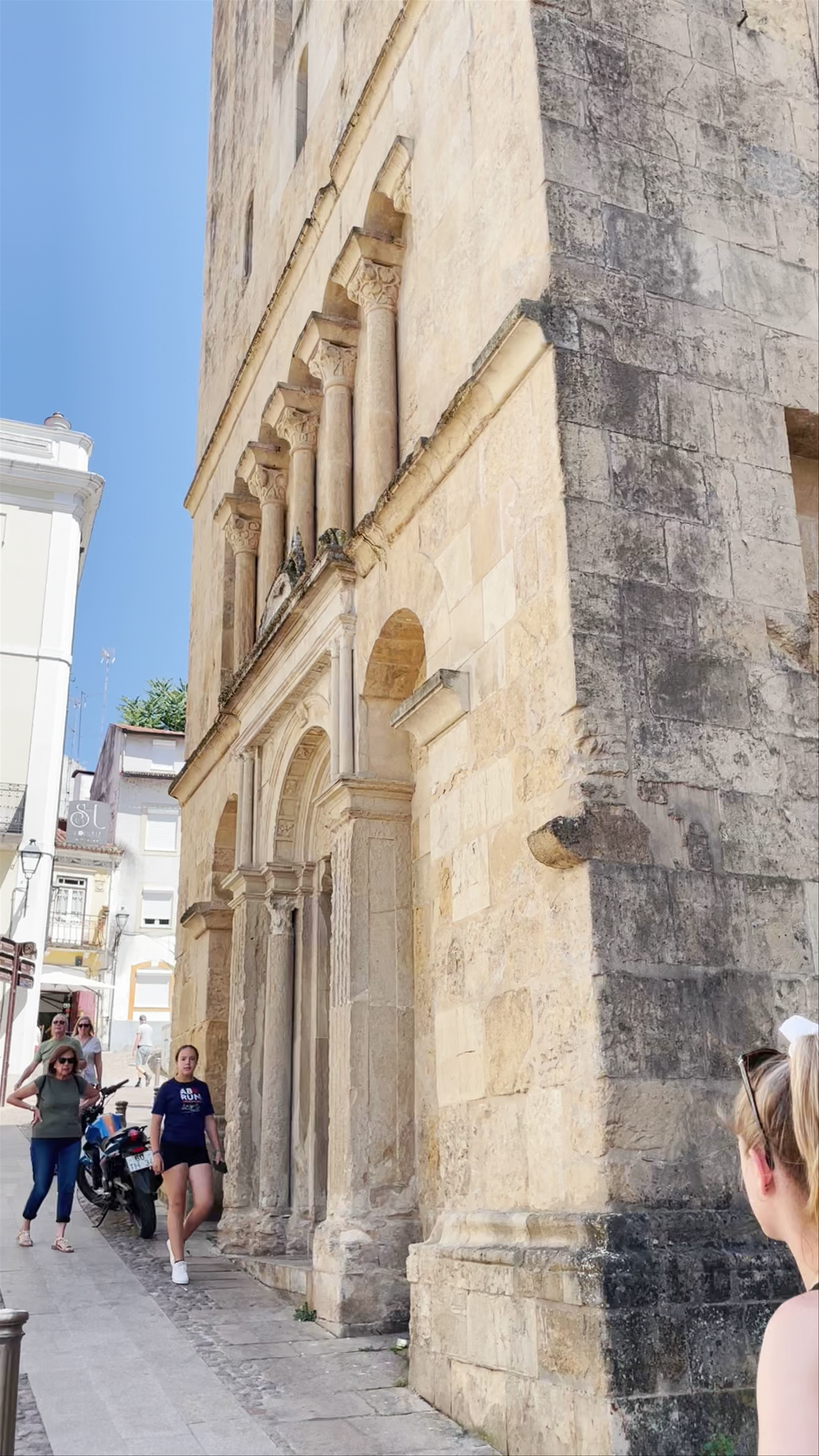 Exploring Sé Velha de Coimbra: Majestic Romanesque Cathedral in Portugal