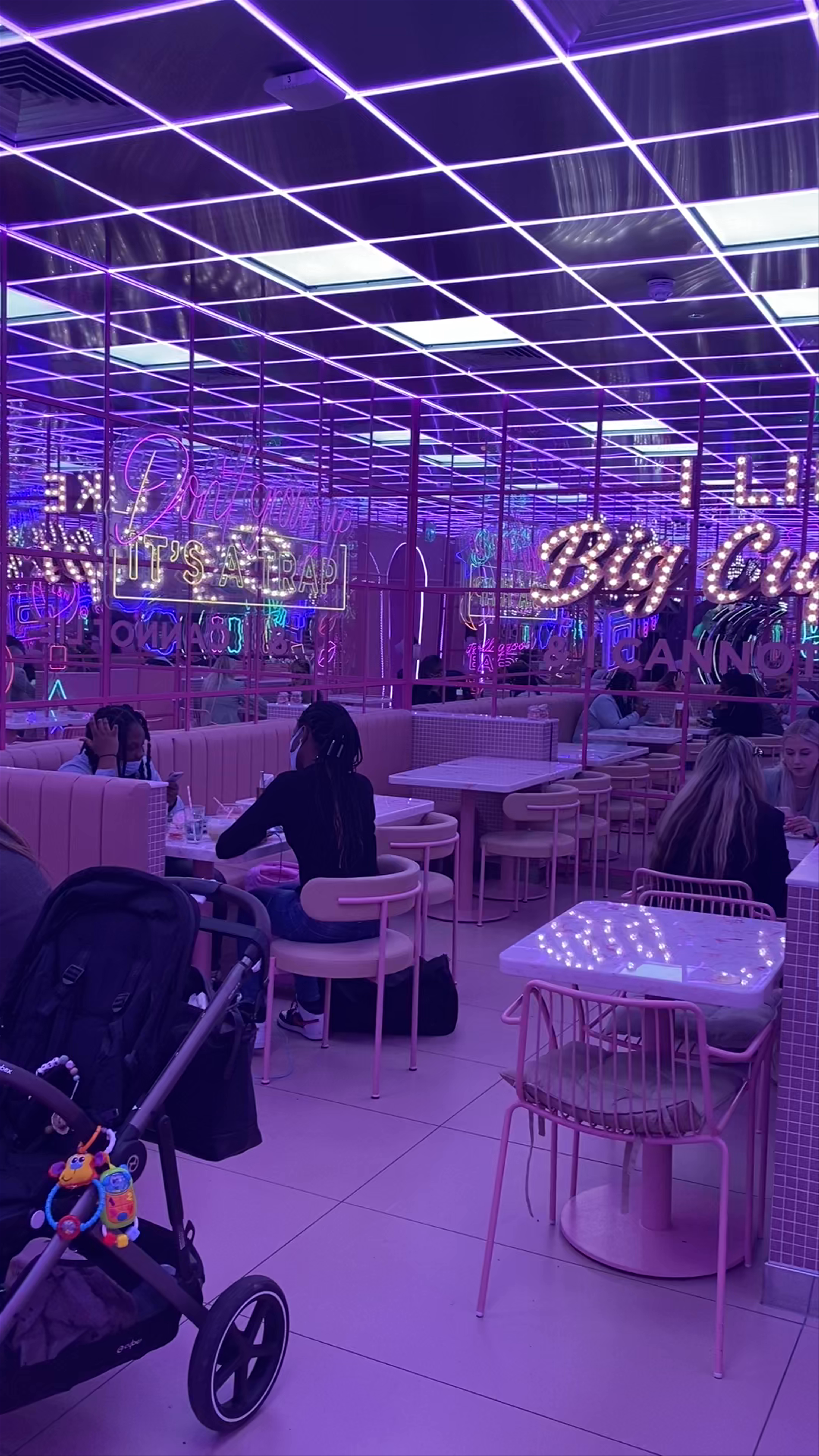 EL&N London: Neon-Pink Instagrammable Café Experience