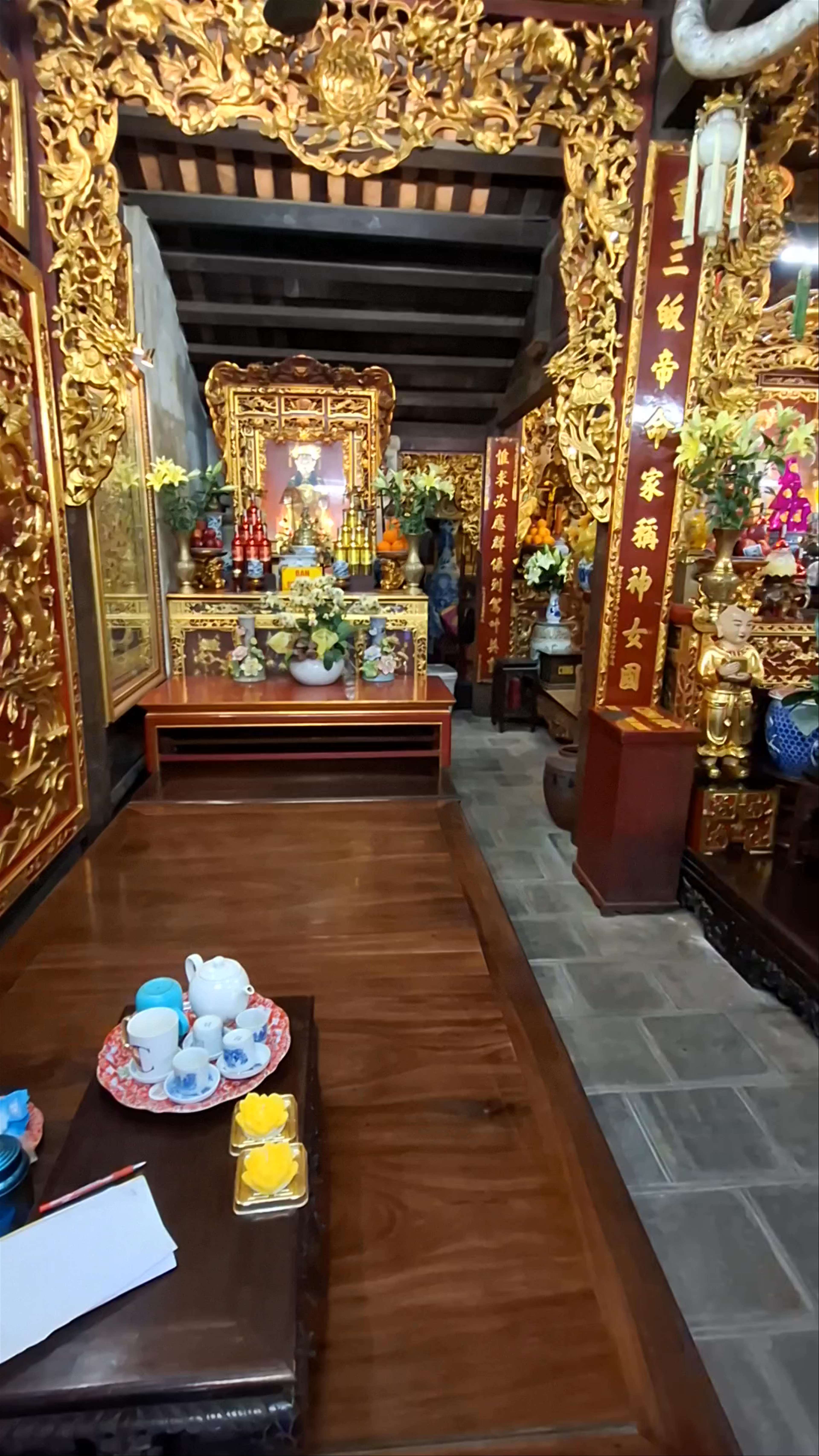 Dien Huu Temple: Sacred Golden Splendor in Hanoi