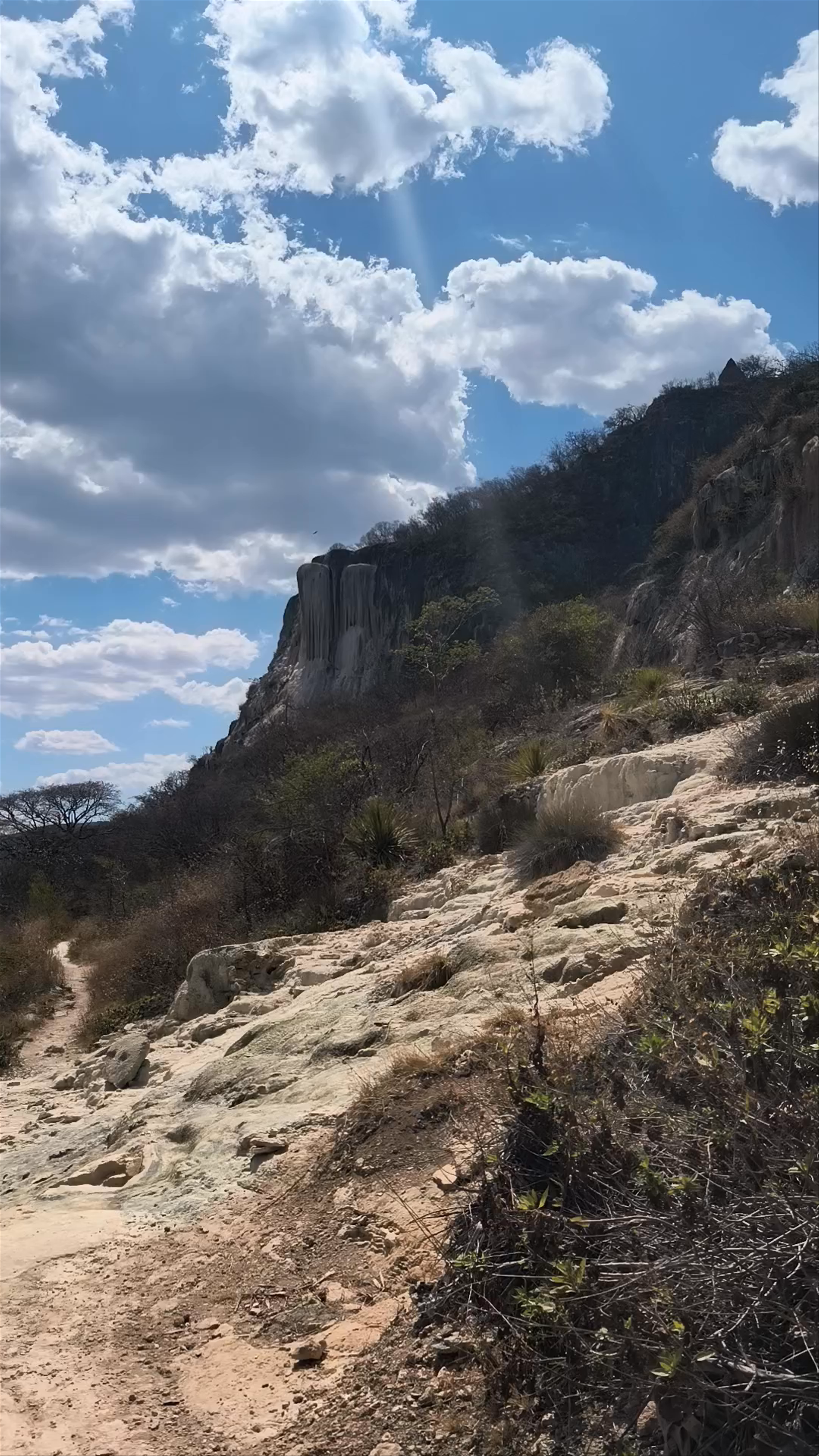Mirador Bajo Hiking Trail: Stunning Views in San Lorenzo Albarradas, Oaxaca