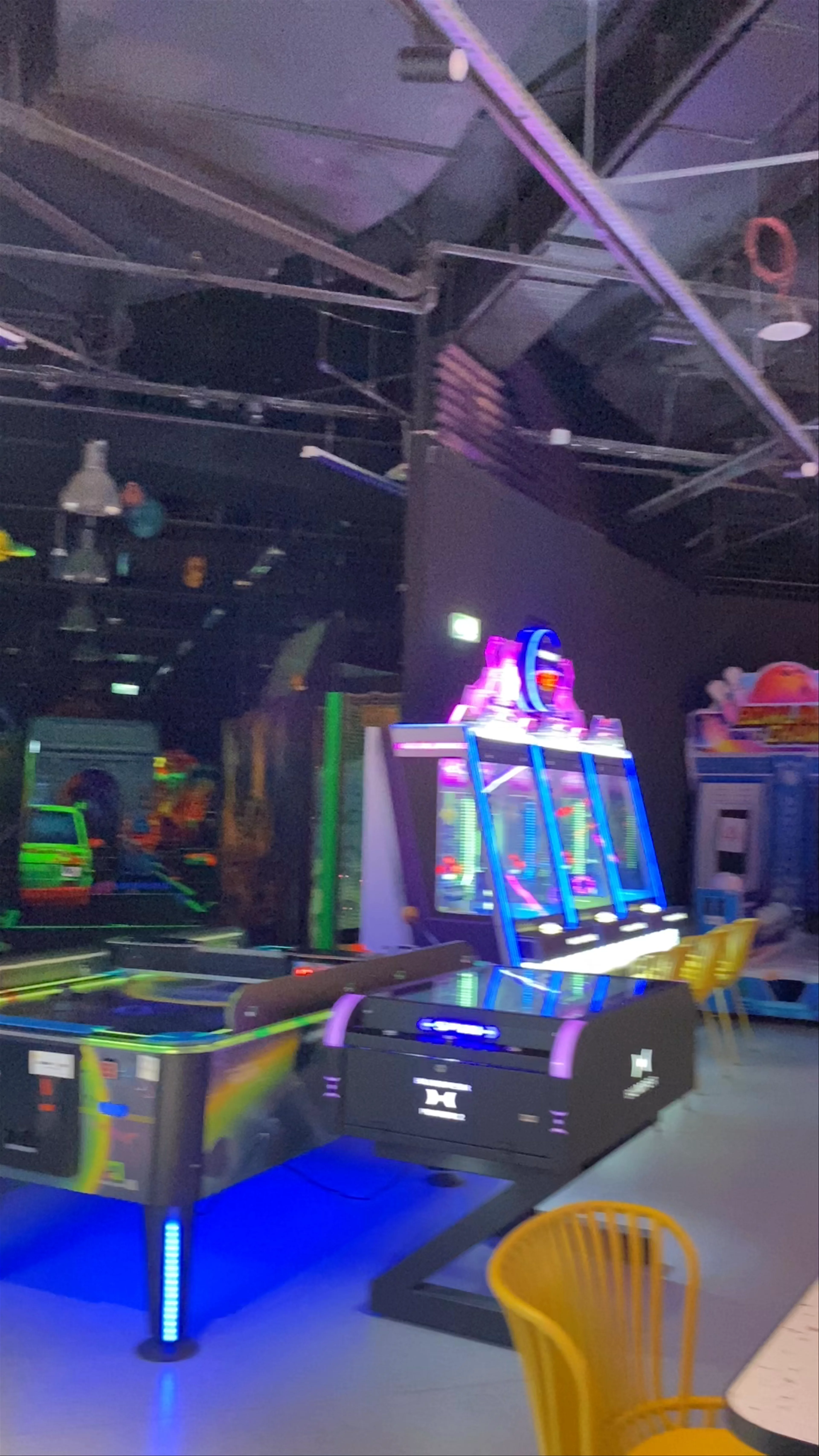 Arcade Bee - Centrum Rozrywki w CH Blue City, Aleje Jerozolimskie