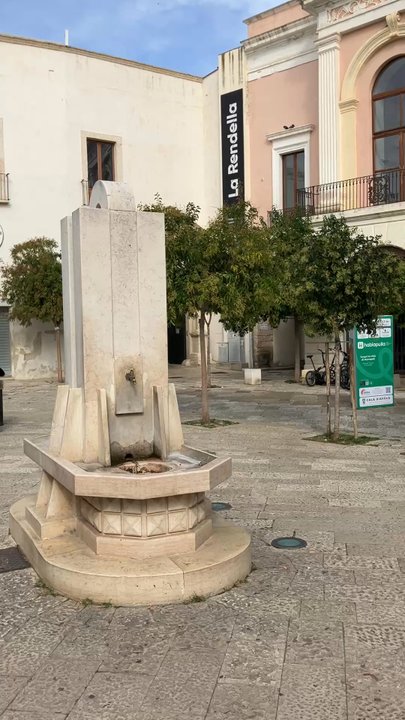 Brunnen Giuseppe Garibaldi - Public Art Near Me - Monopoli, BA