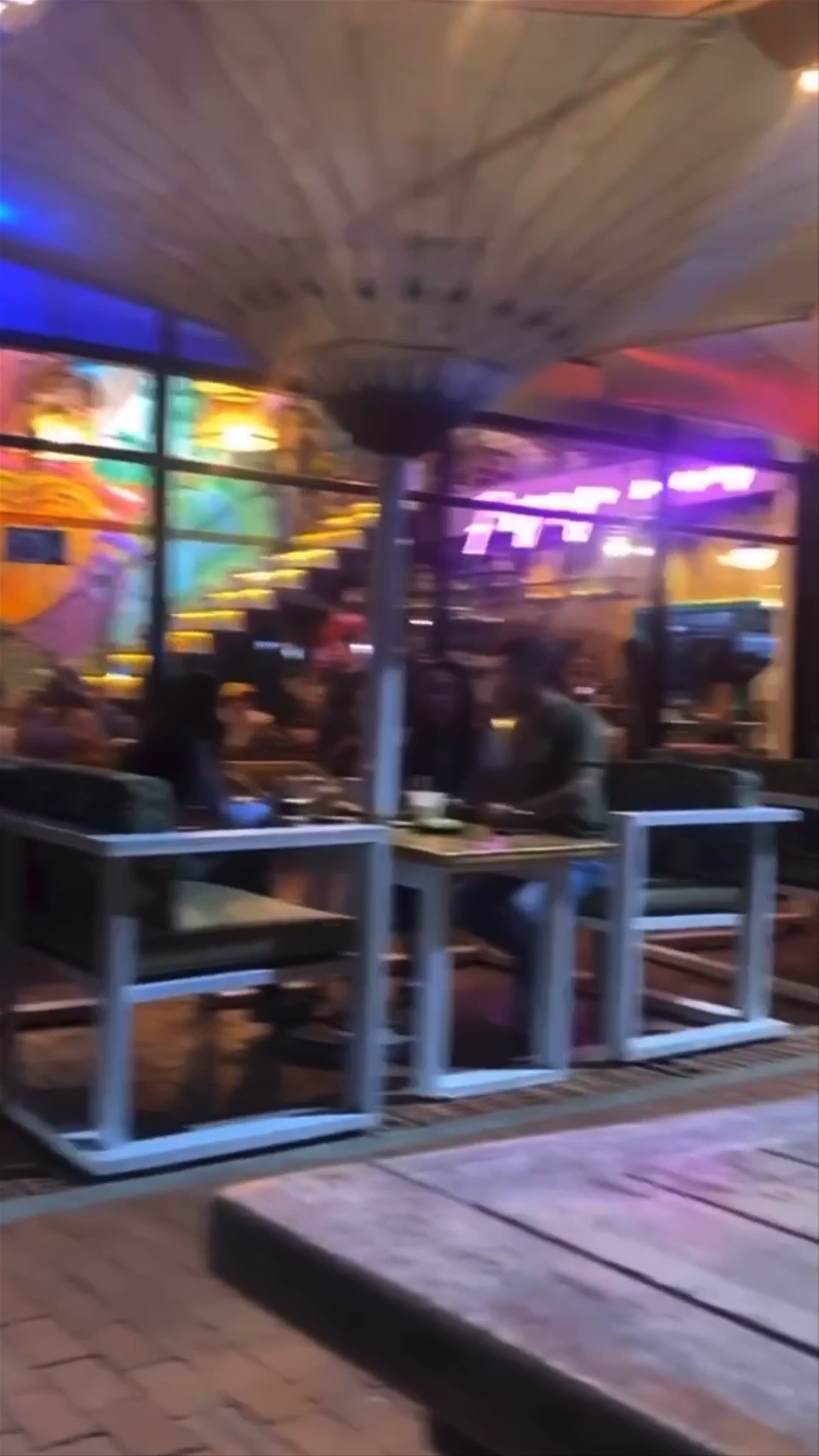 Mr. Beef Restaurante: Nighttime Vibes in Fusagasugá