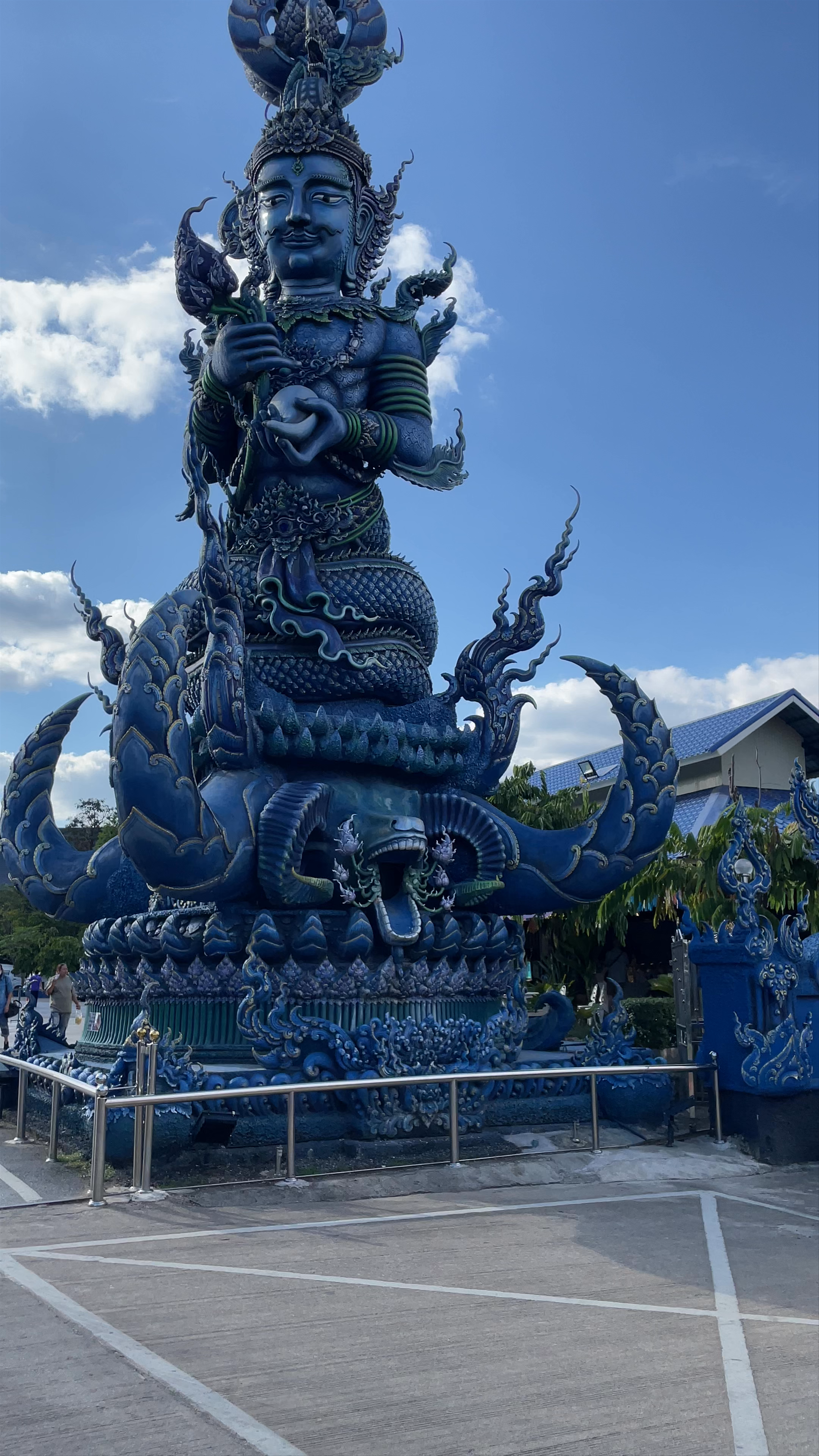 Wat Rong Suea Ten (Blue Temple)