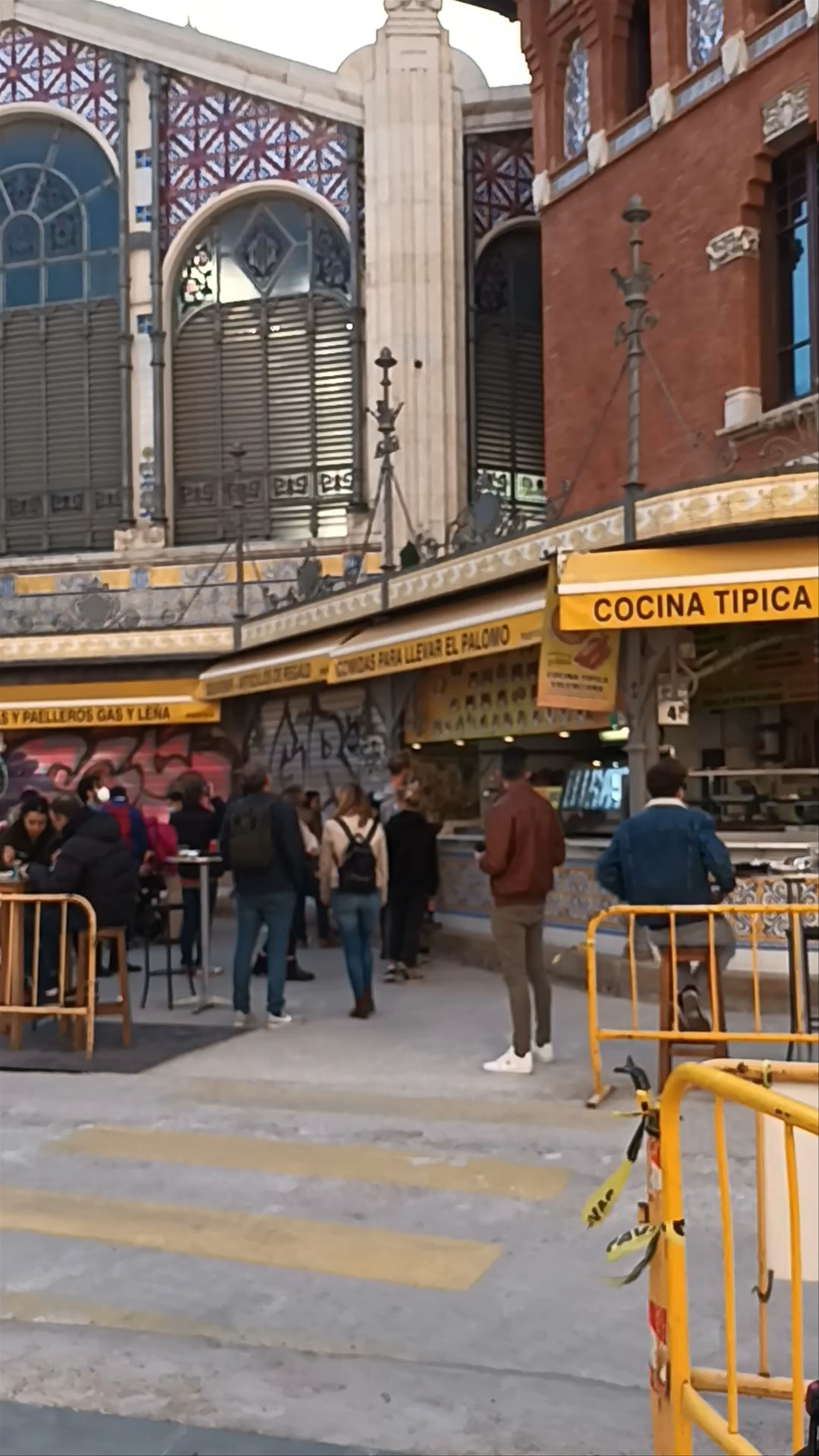 Mercat Central Valencia: Vibrant Gastronomy and Historic Architecture